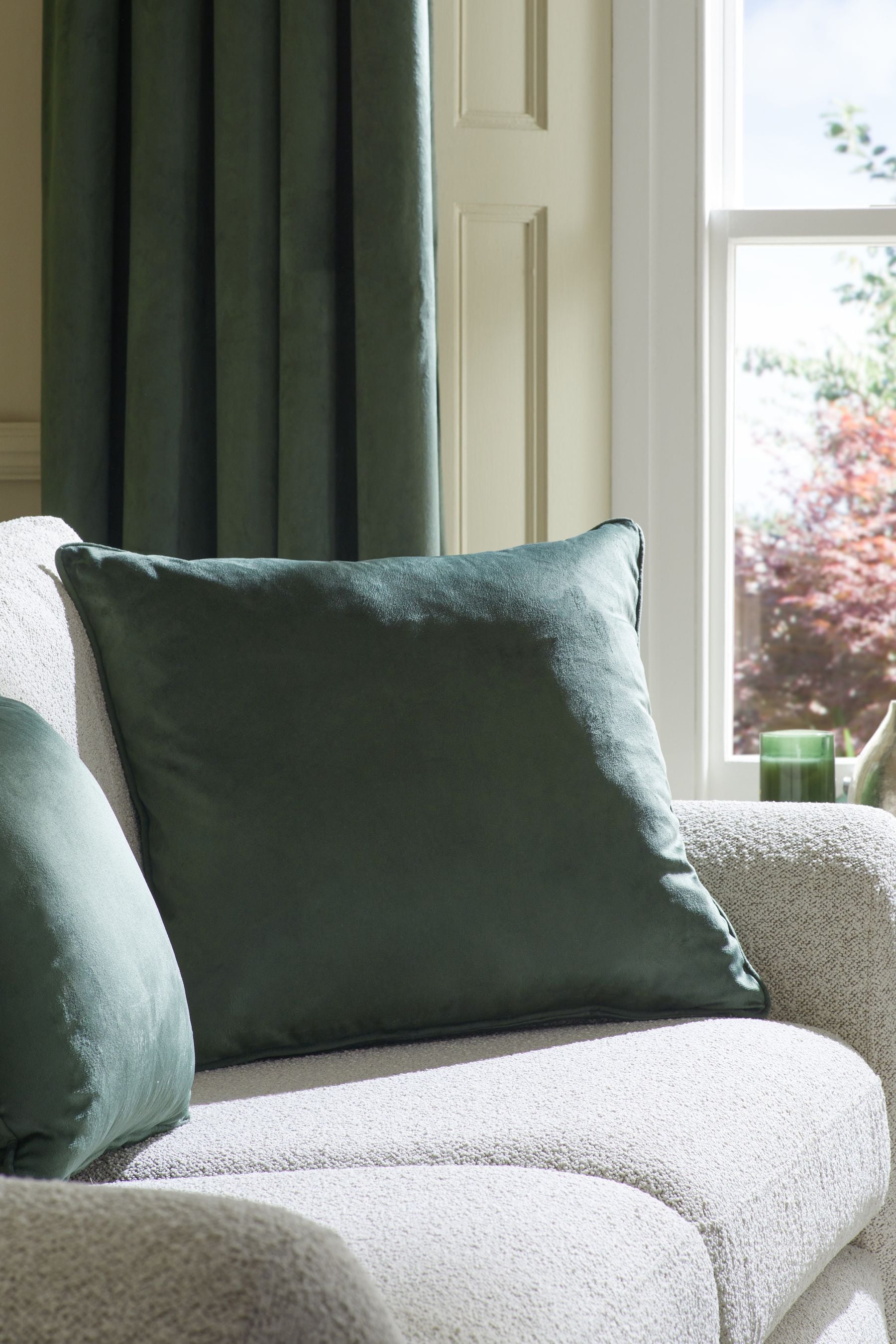 Dark green velvet cushion outlet