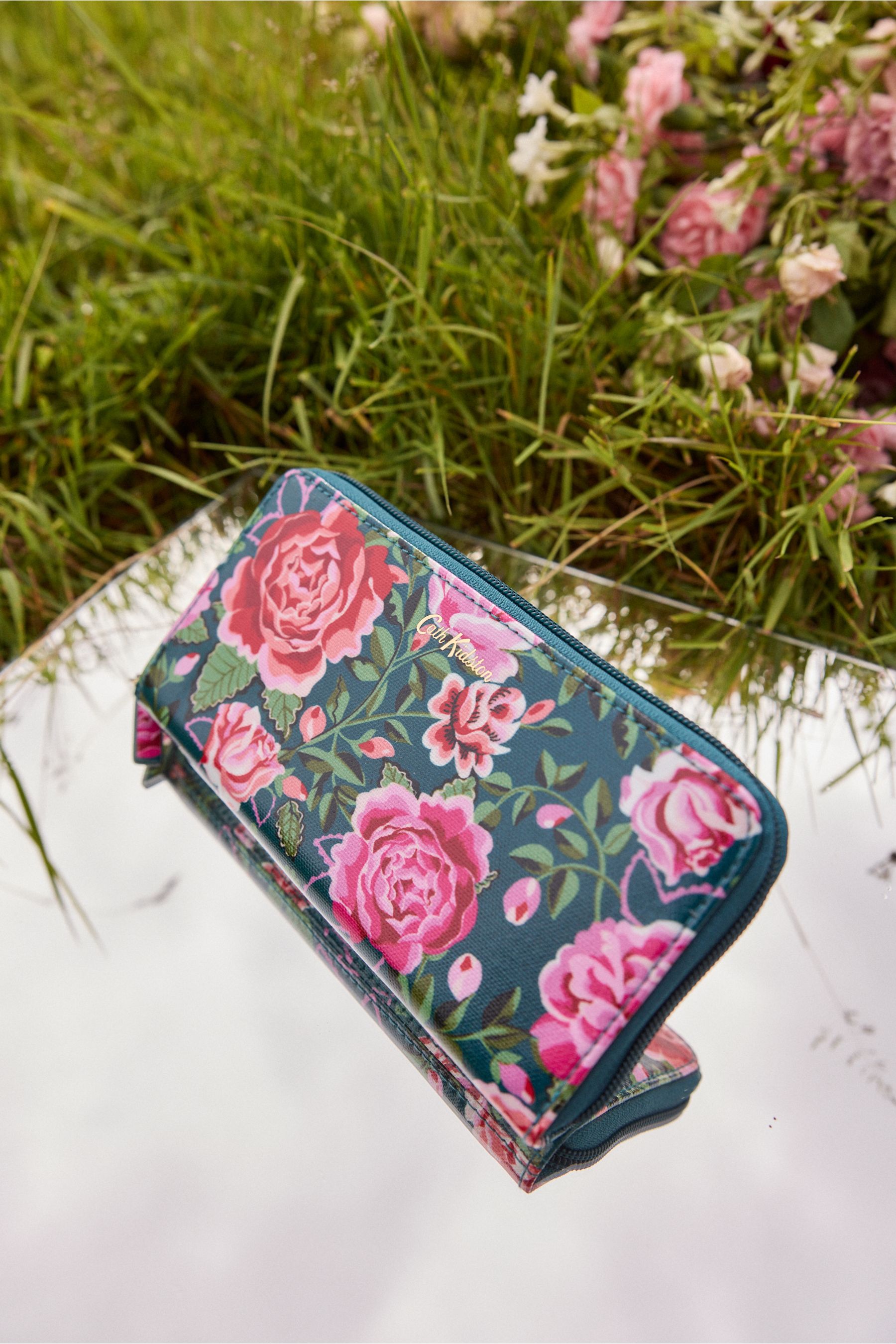 Cath Kidston Green Rose Continental Zip Card and Coin Wallet onesize Womens