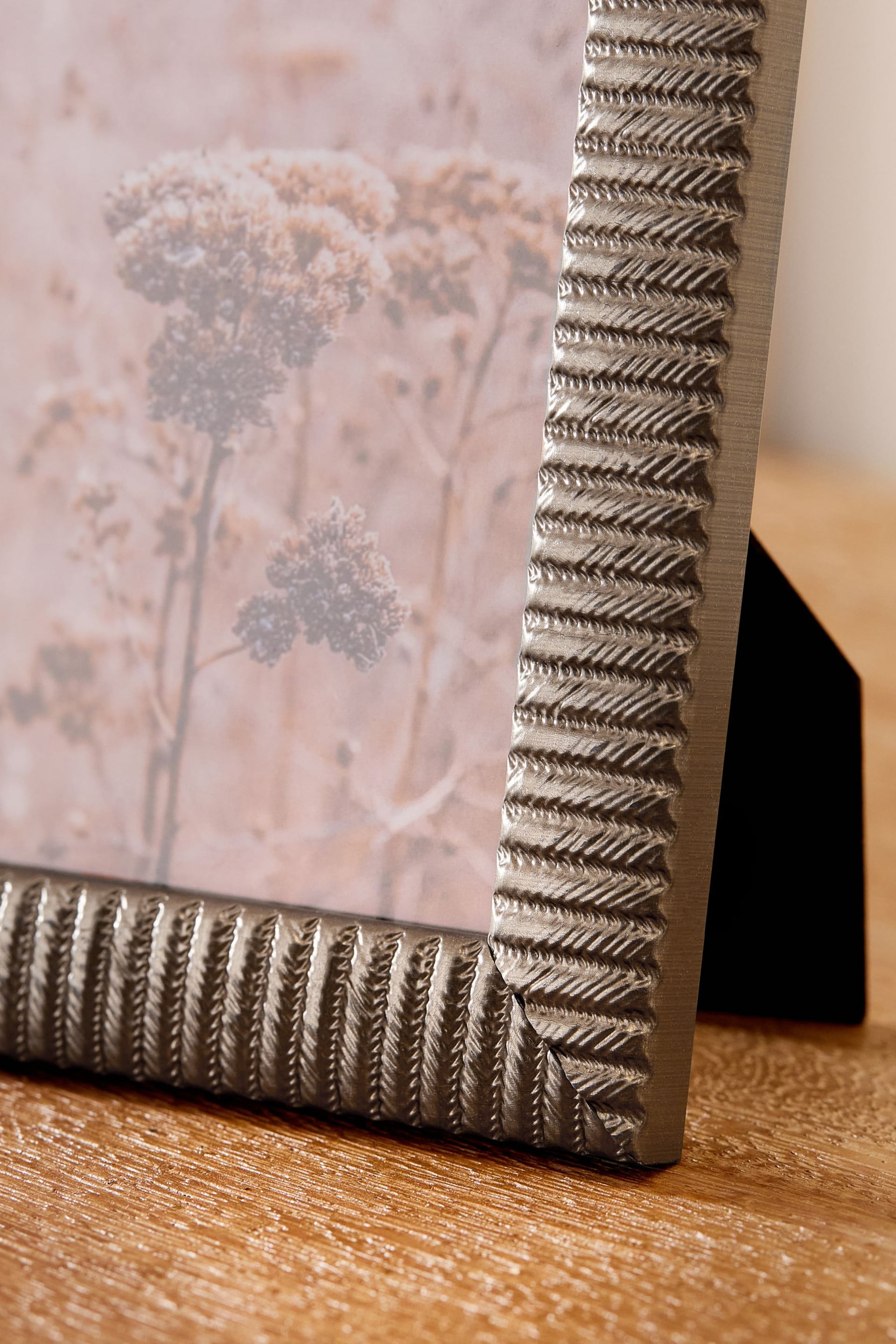Set of 2 Silver Textured Photo Frames - Image 3 of 4