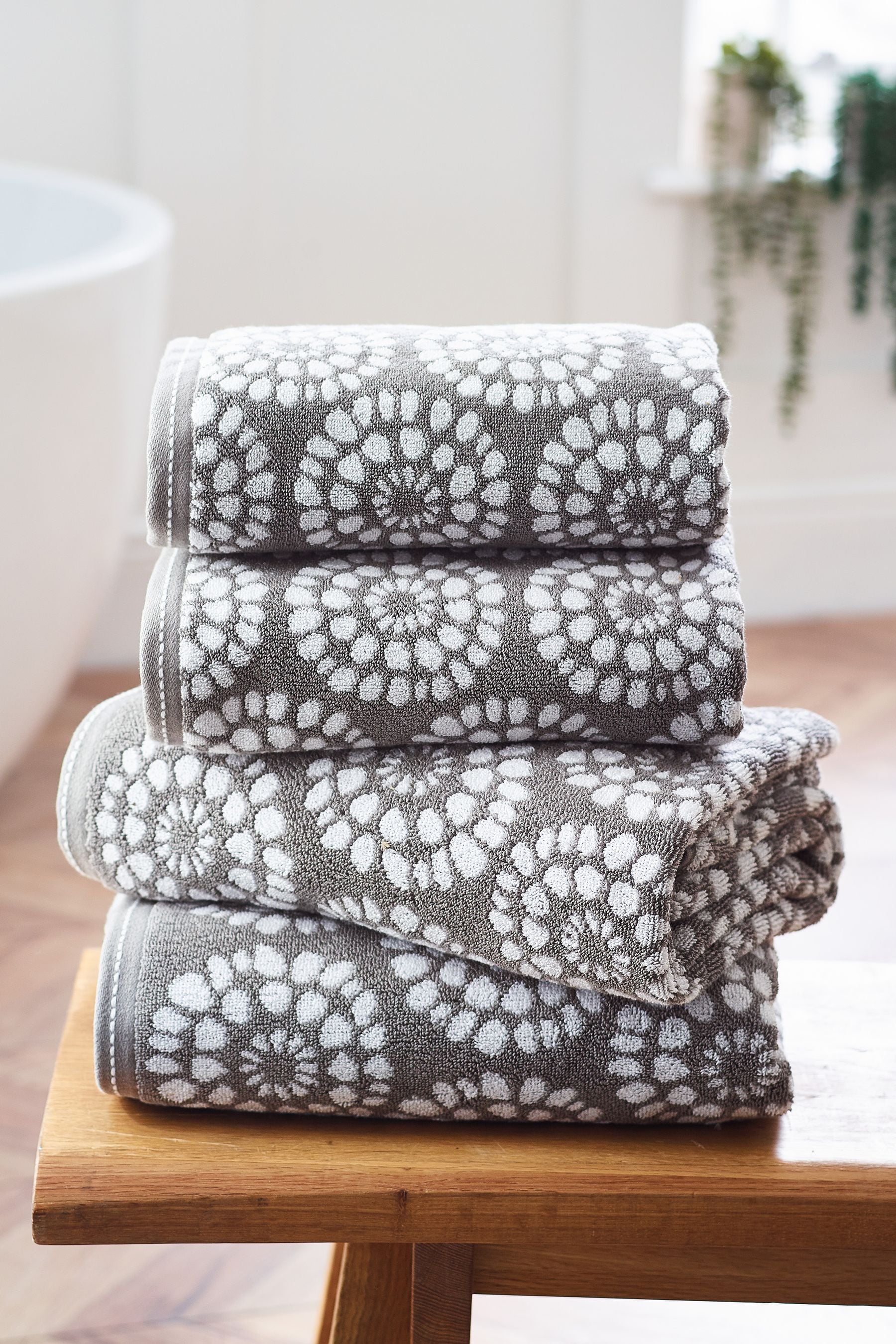 Grey white towels discount