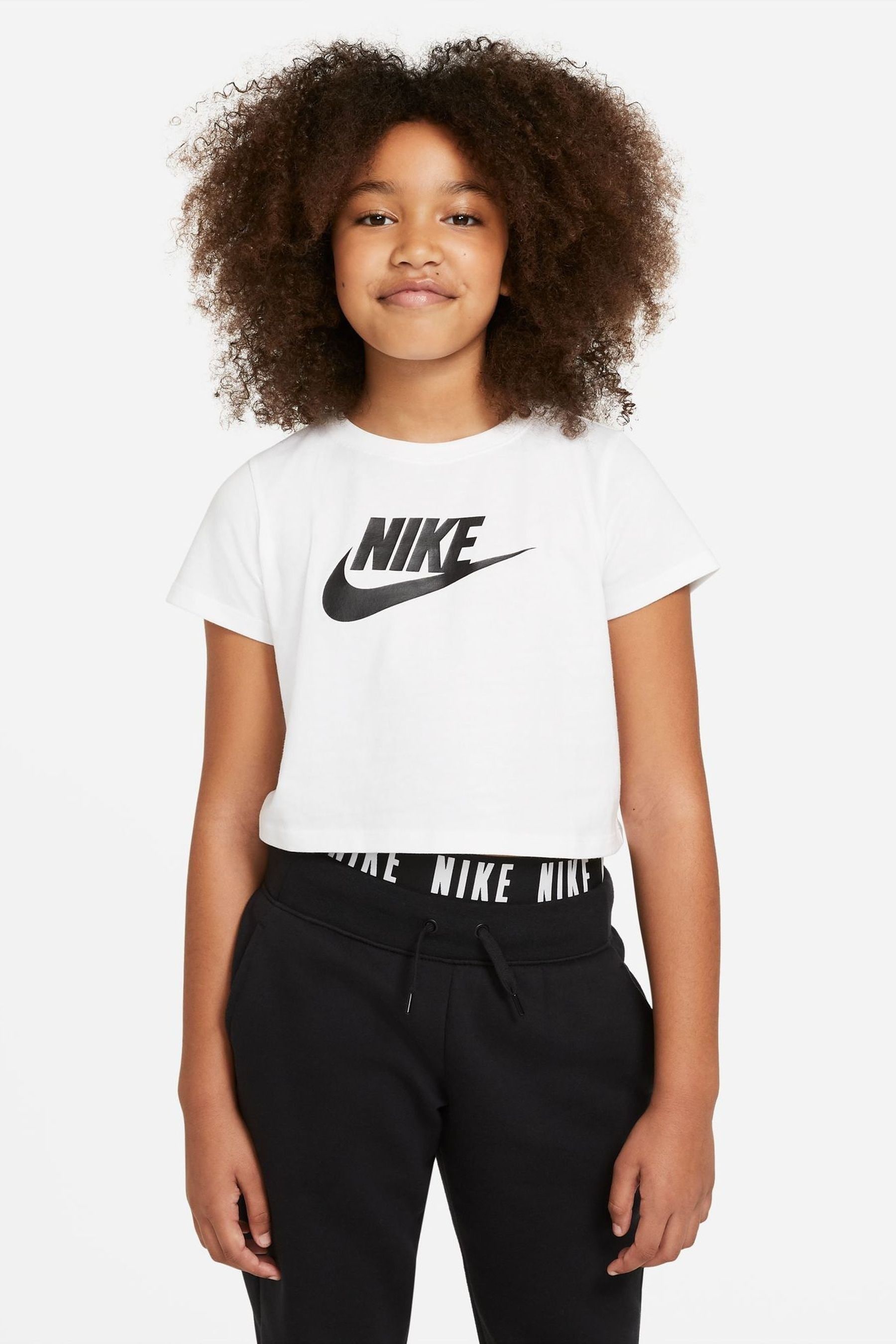 White cropped hot sale nike shirt