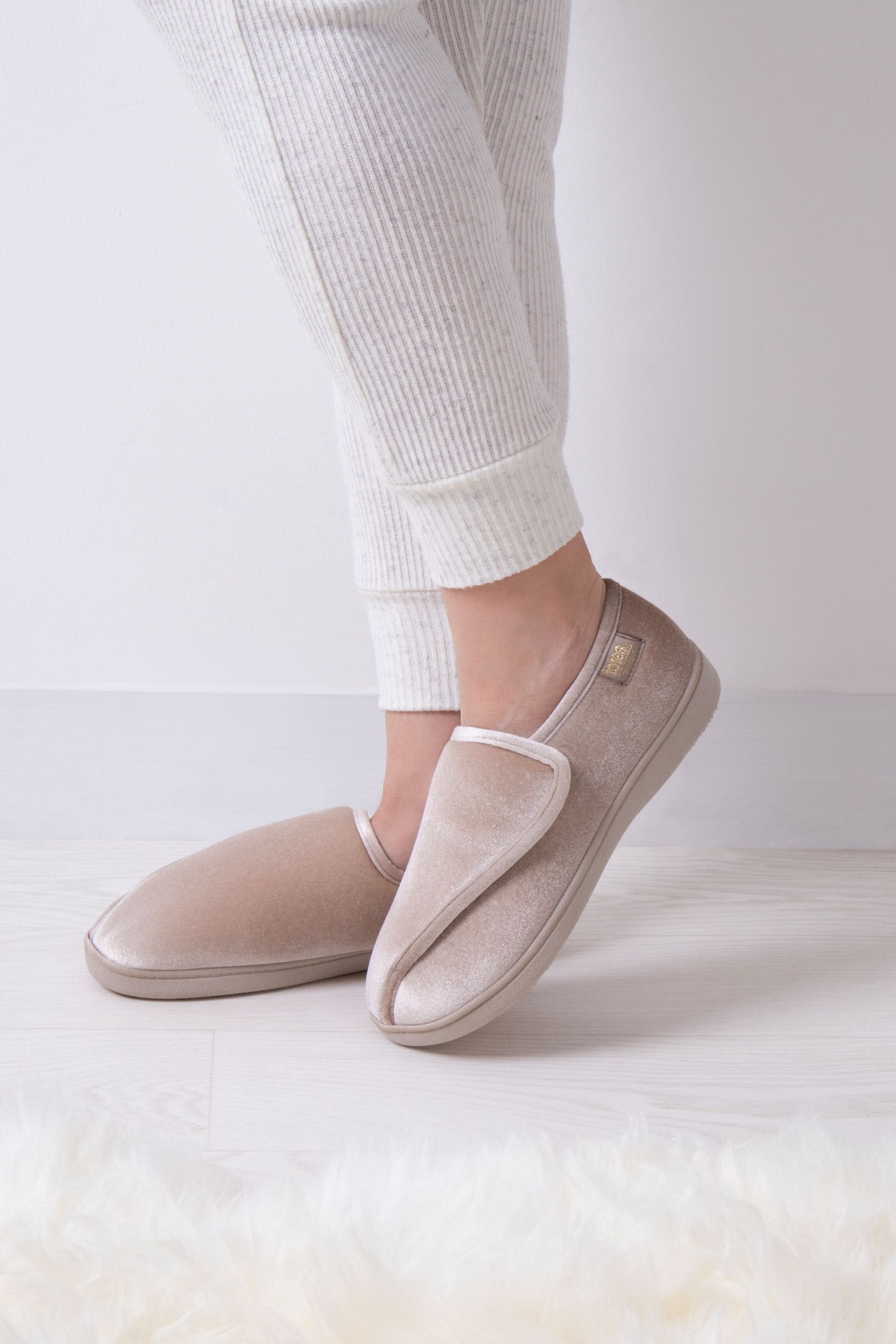 Womens closed clearance back slippers