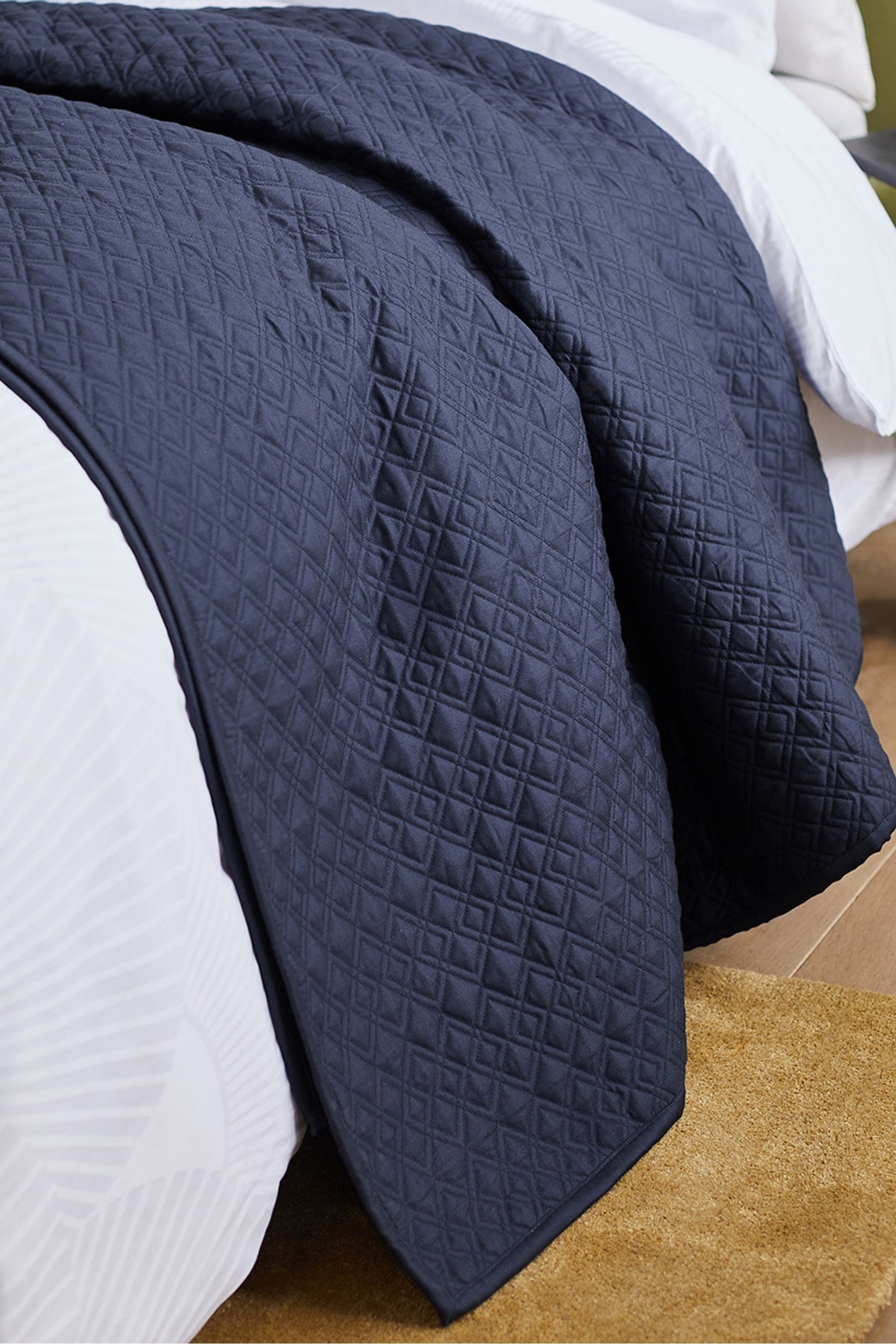 Navy quilted bed throw clearance