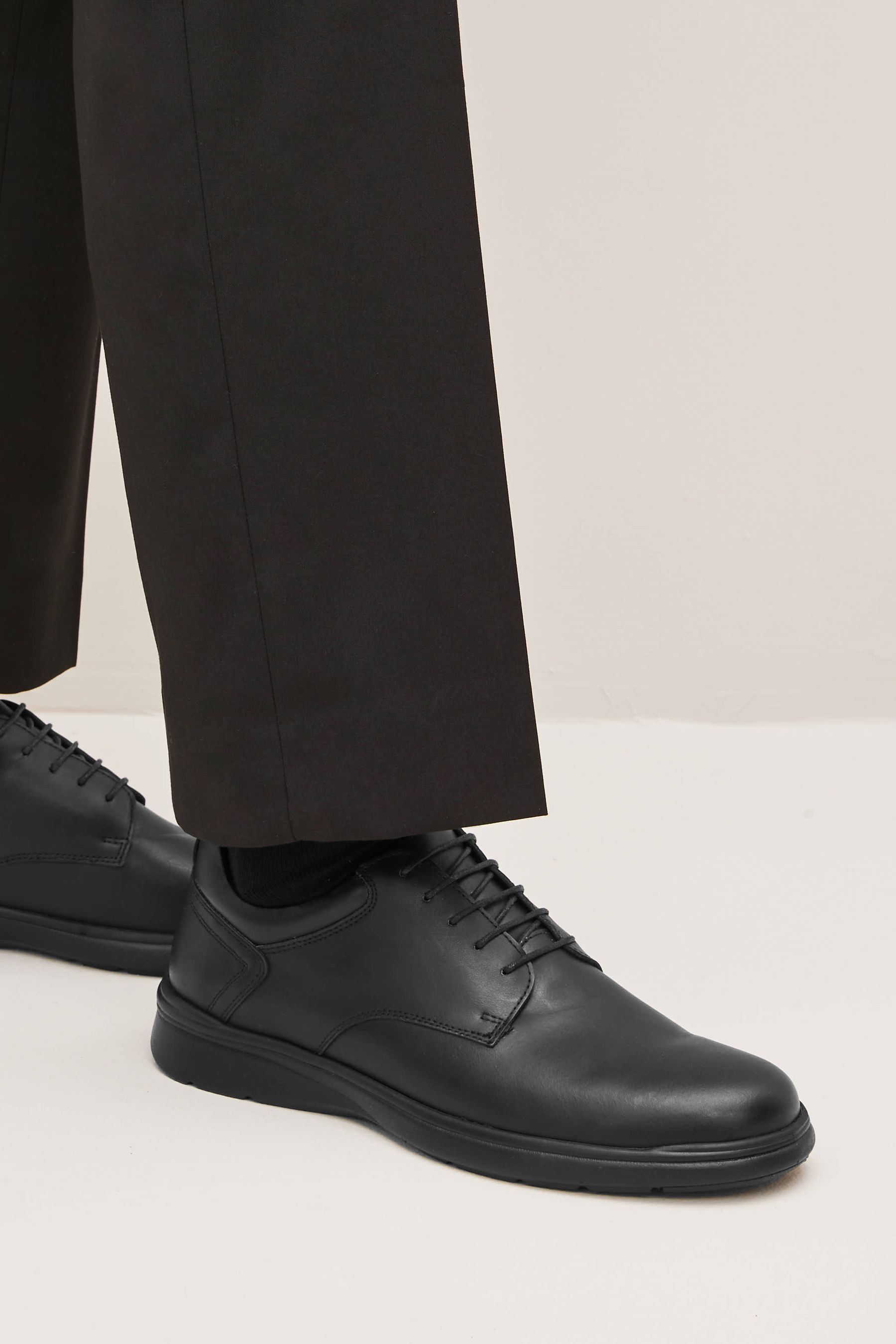 Wide fitting leather shoes 2025