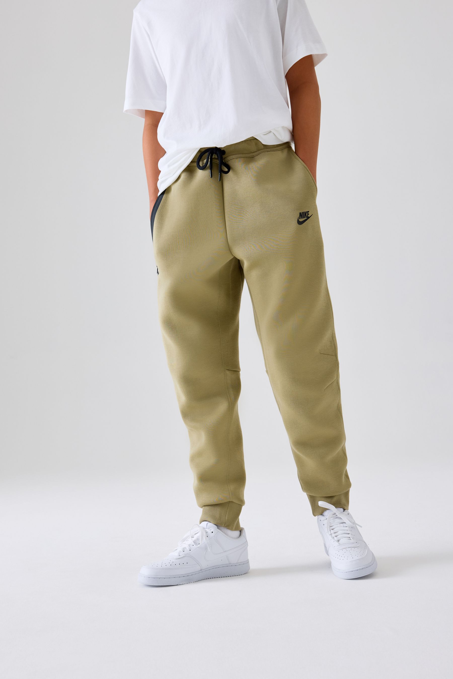 Olive green sweatpants nike outlet