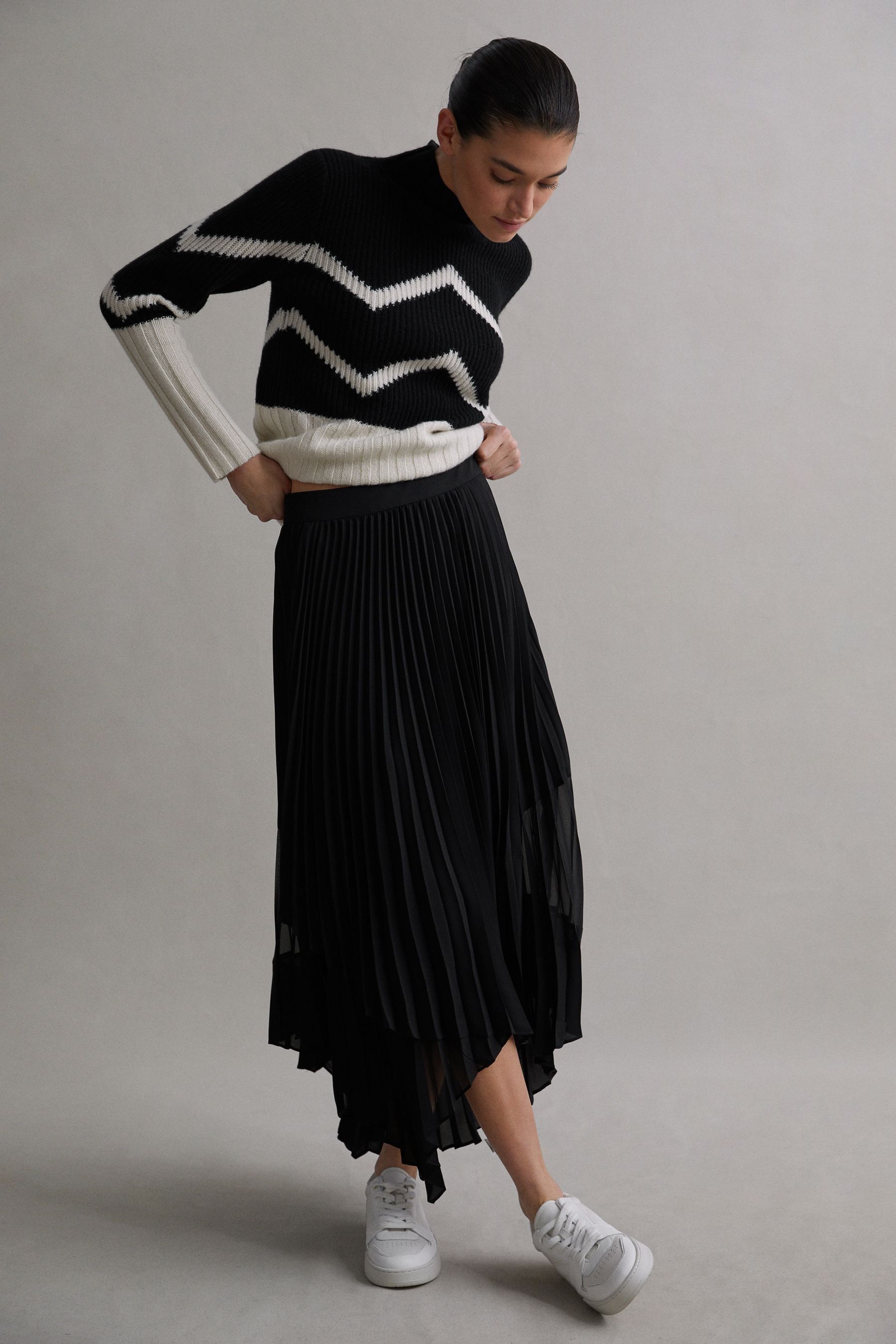 Black pleated skirt reiss outlet