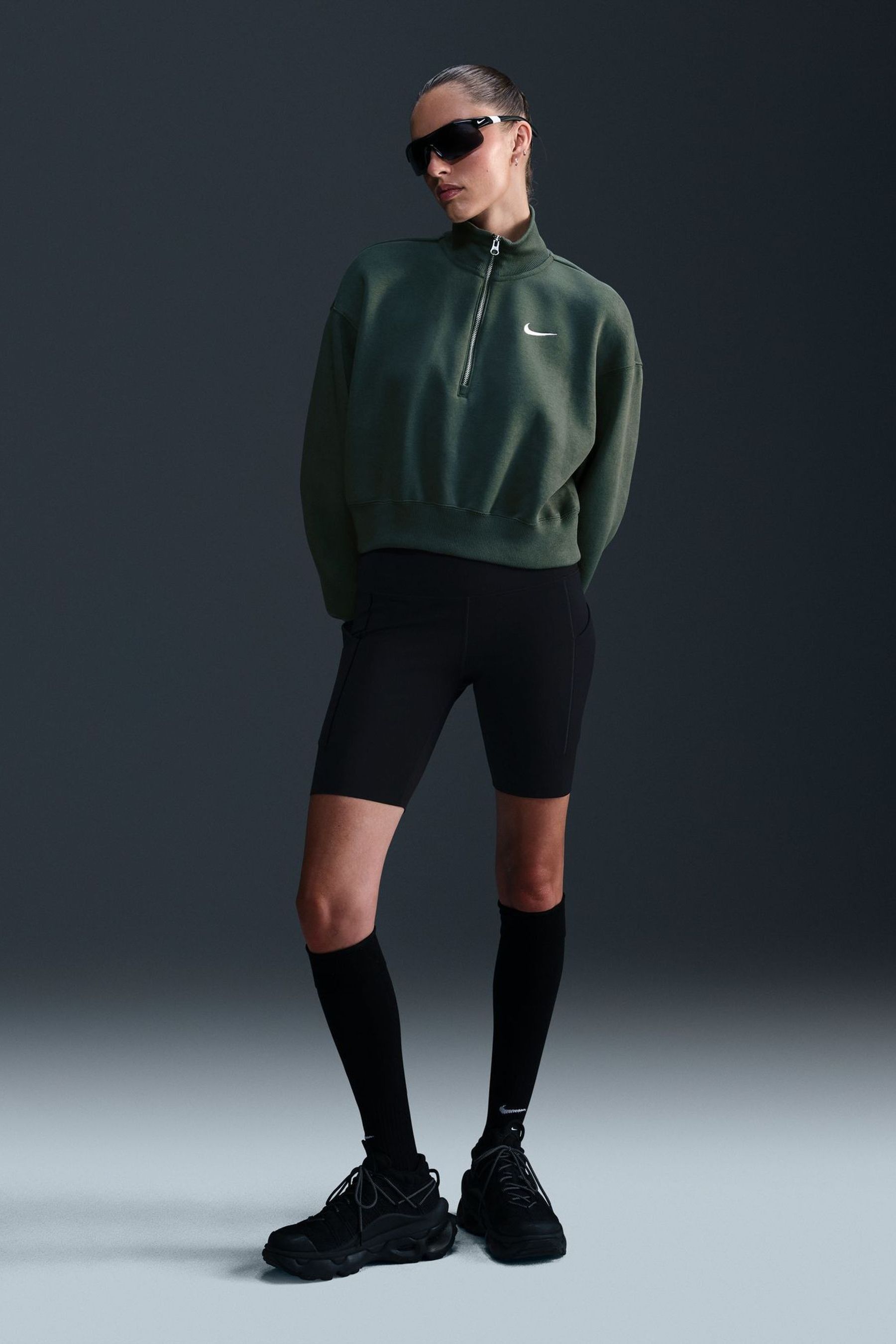 Nike mini swoosh cropped sweatshirt 2025