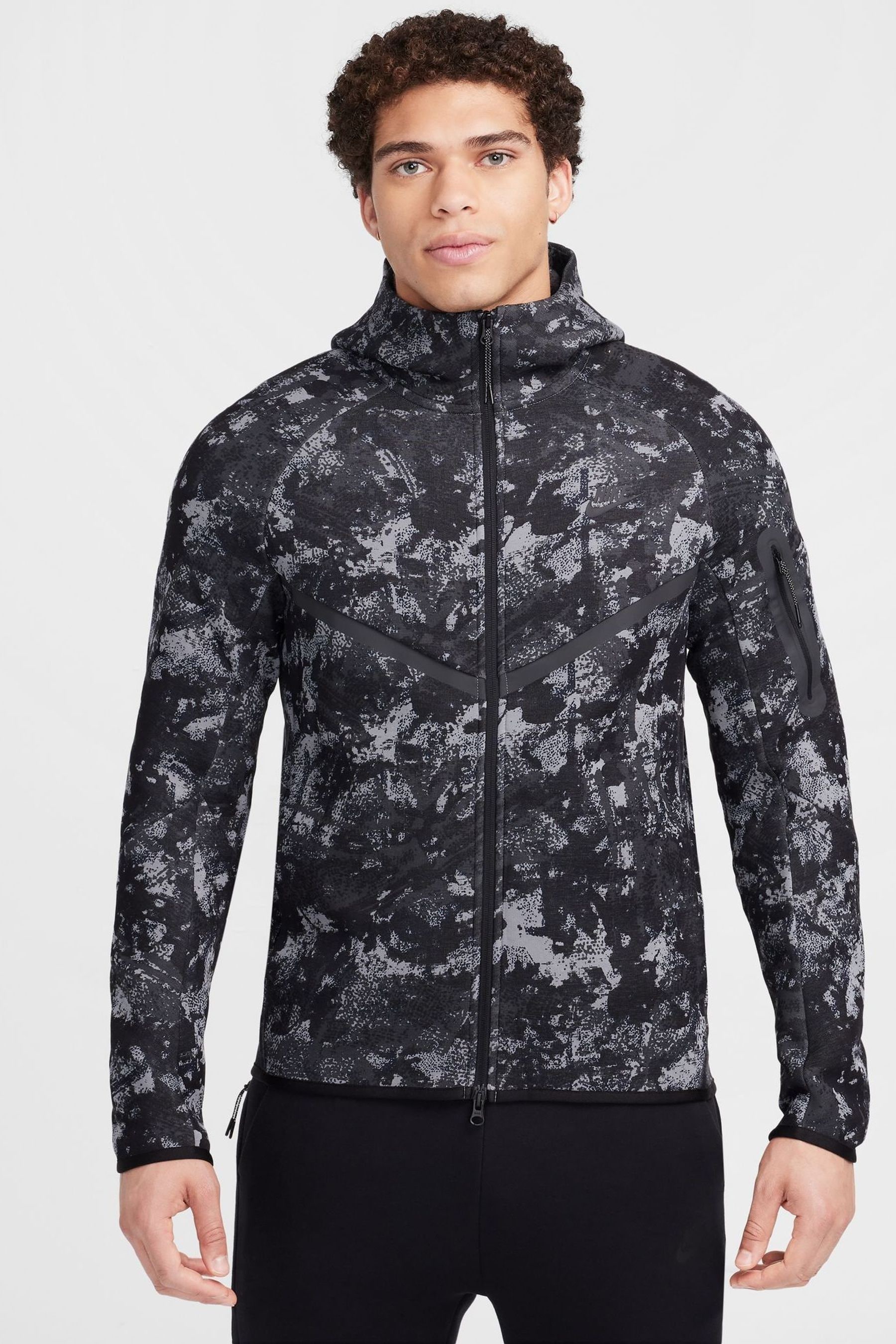 Nike tech fleece black and green 2025