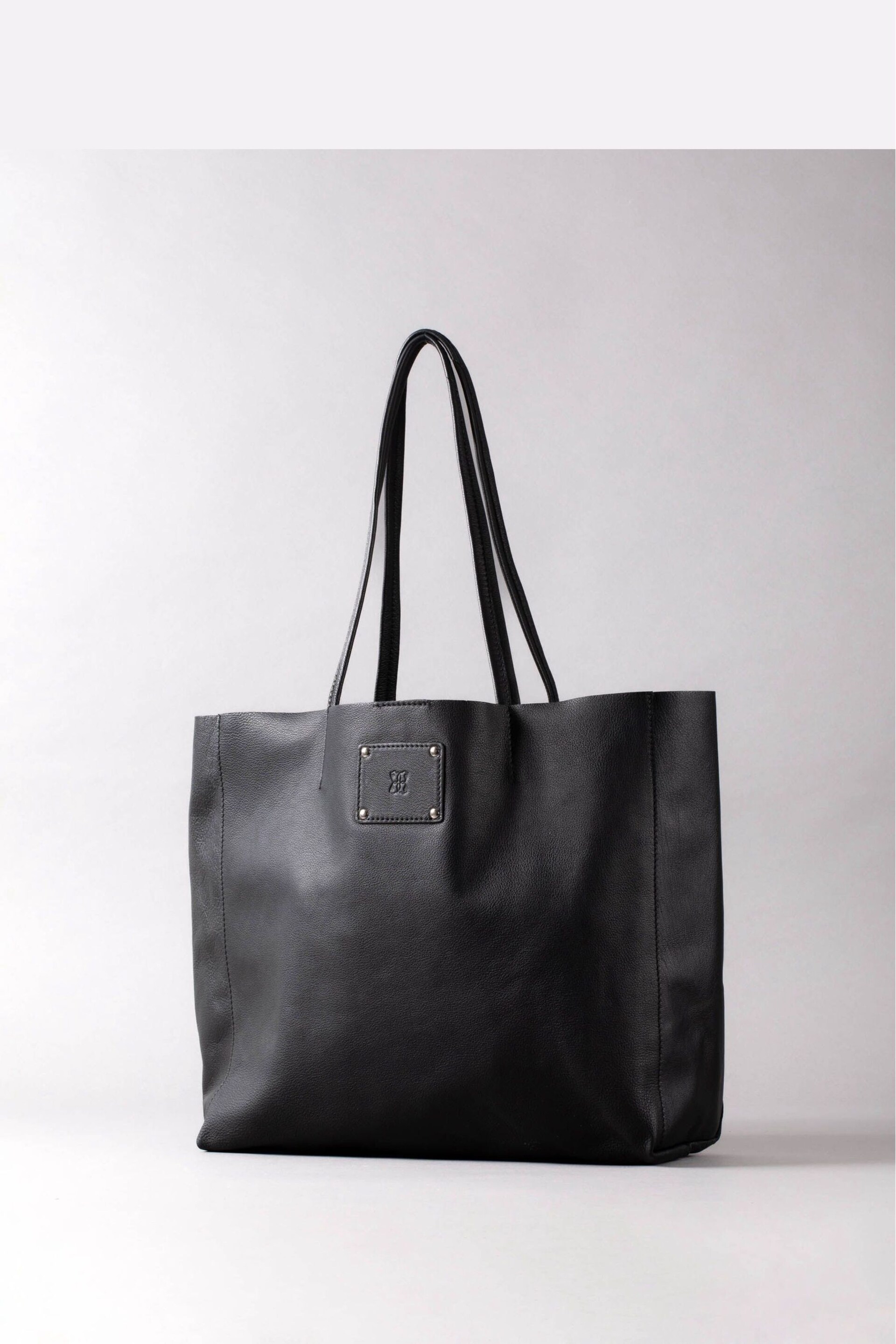 Lakeland Leather Black Tarn Leather Bucket Bag - Image 2 of 8