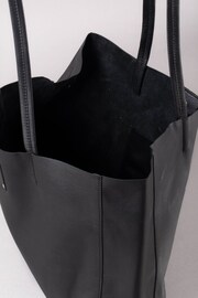 Lakeland Leather Black Tarn Leather Bucket Bag - Image 3 of 8