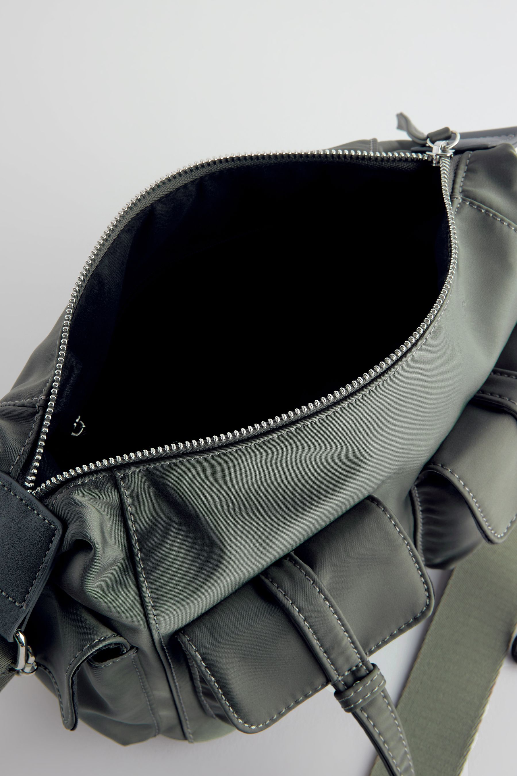 Kaufe Sie Grau Satin Utility Crossbody Tasche bei Next Deutschland