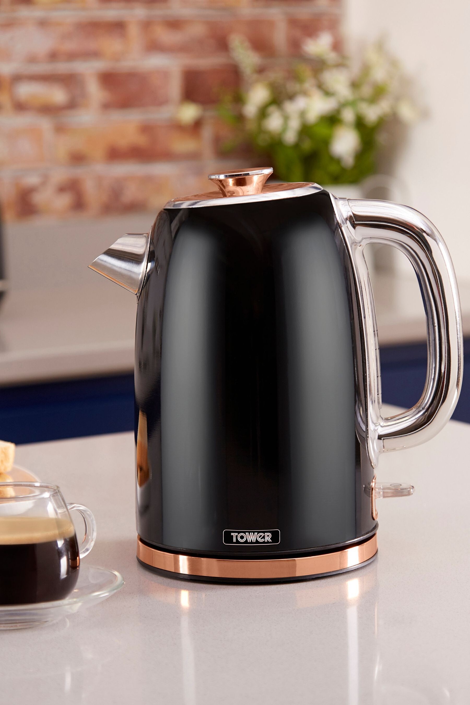 Tower black and rose gold kettle top