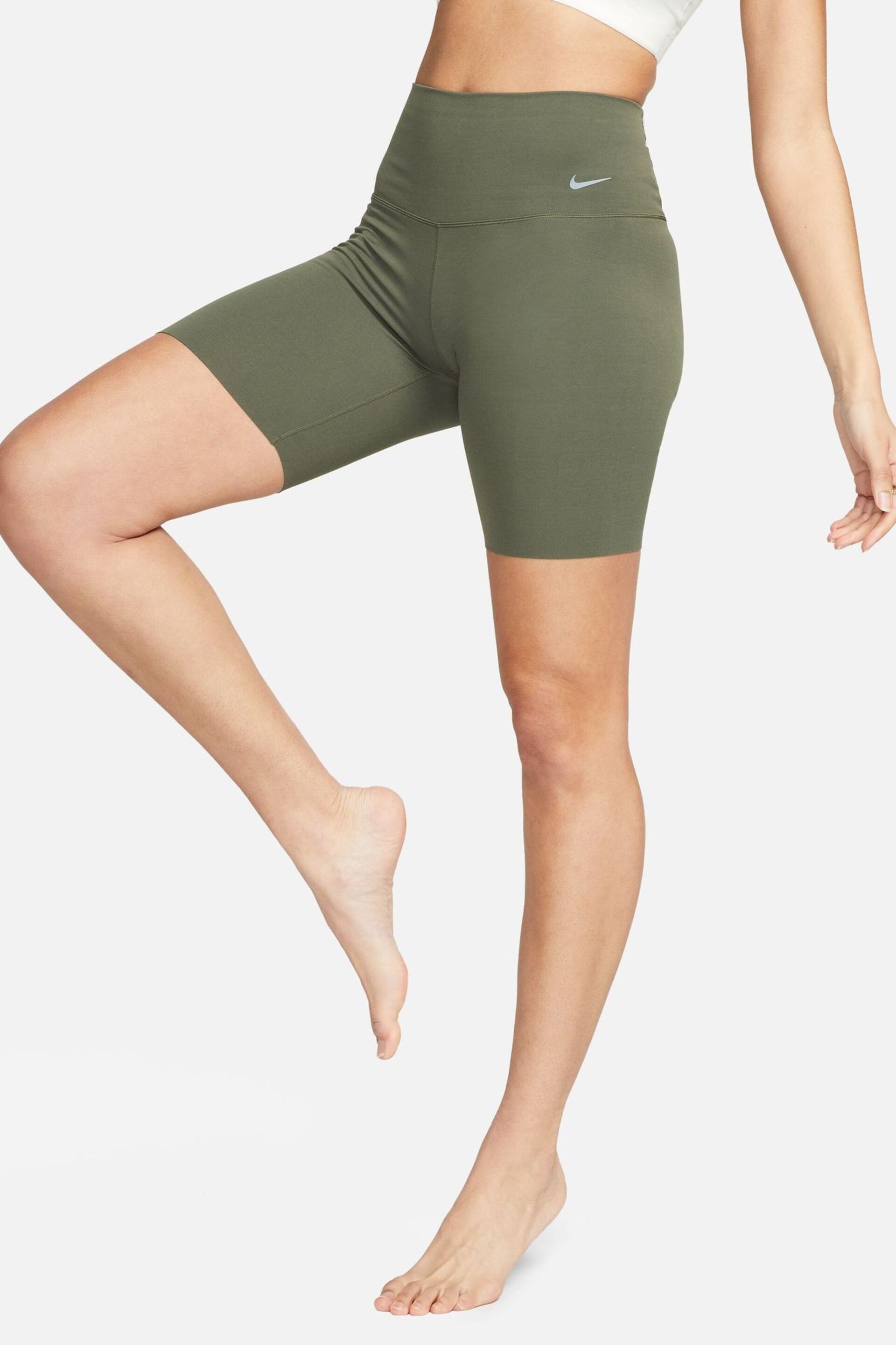Nike Green Zenvy Gentle Support High Waisted 8 Cycling Shorts - Image 4 of 8