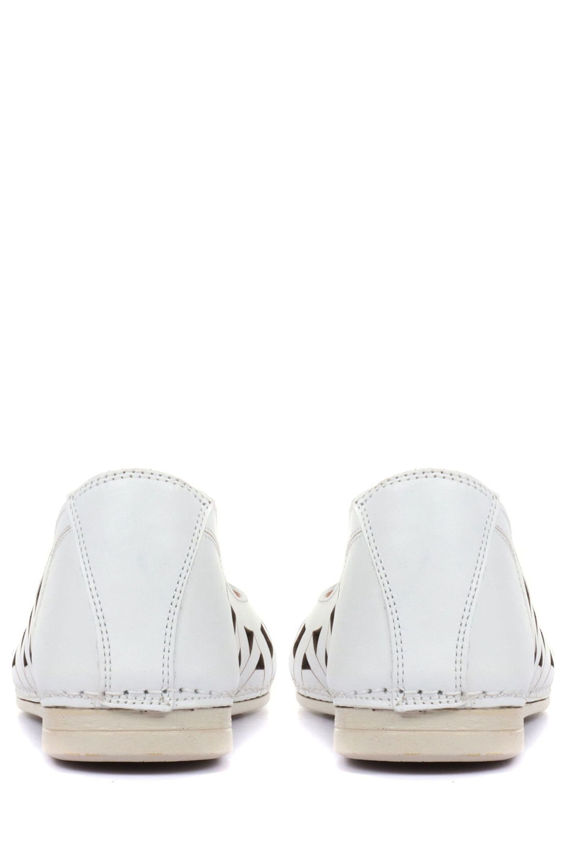 Ladies white ballerina pumps top