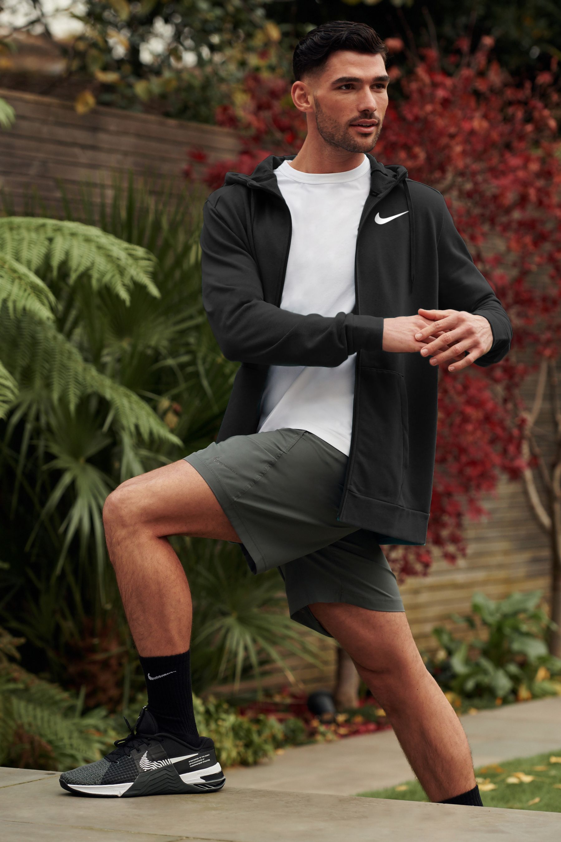 Black nike hot sale socks outfit