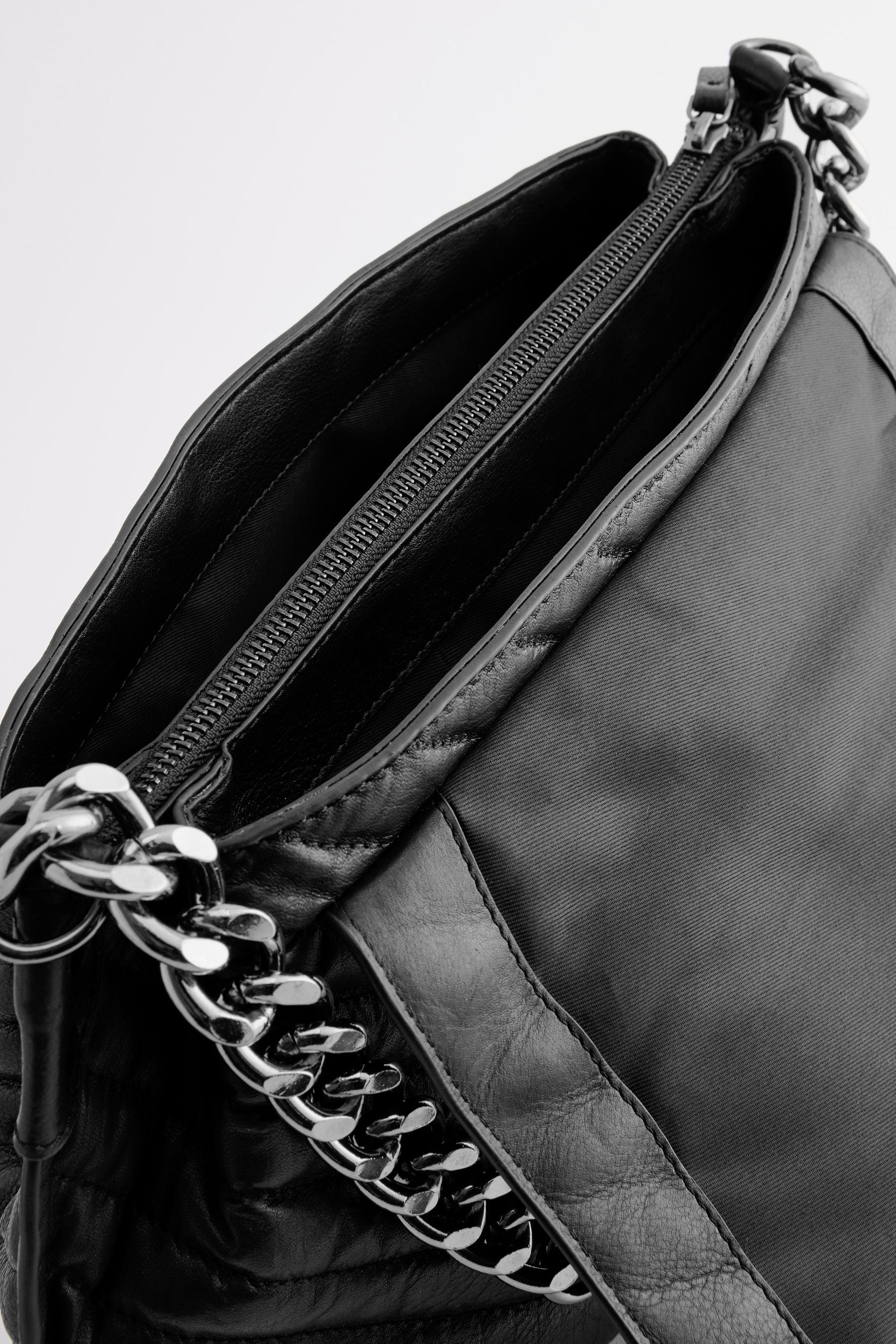 Chain shoulder bag sales