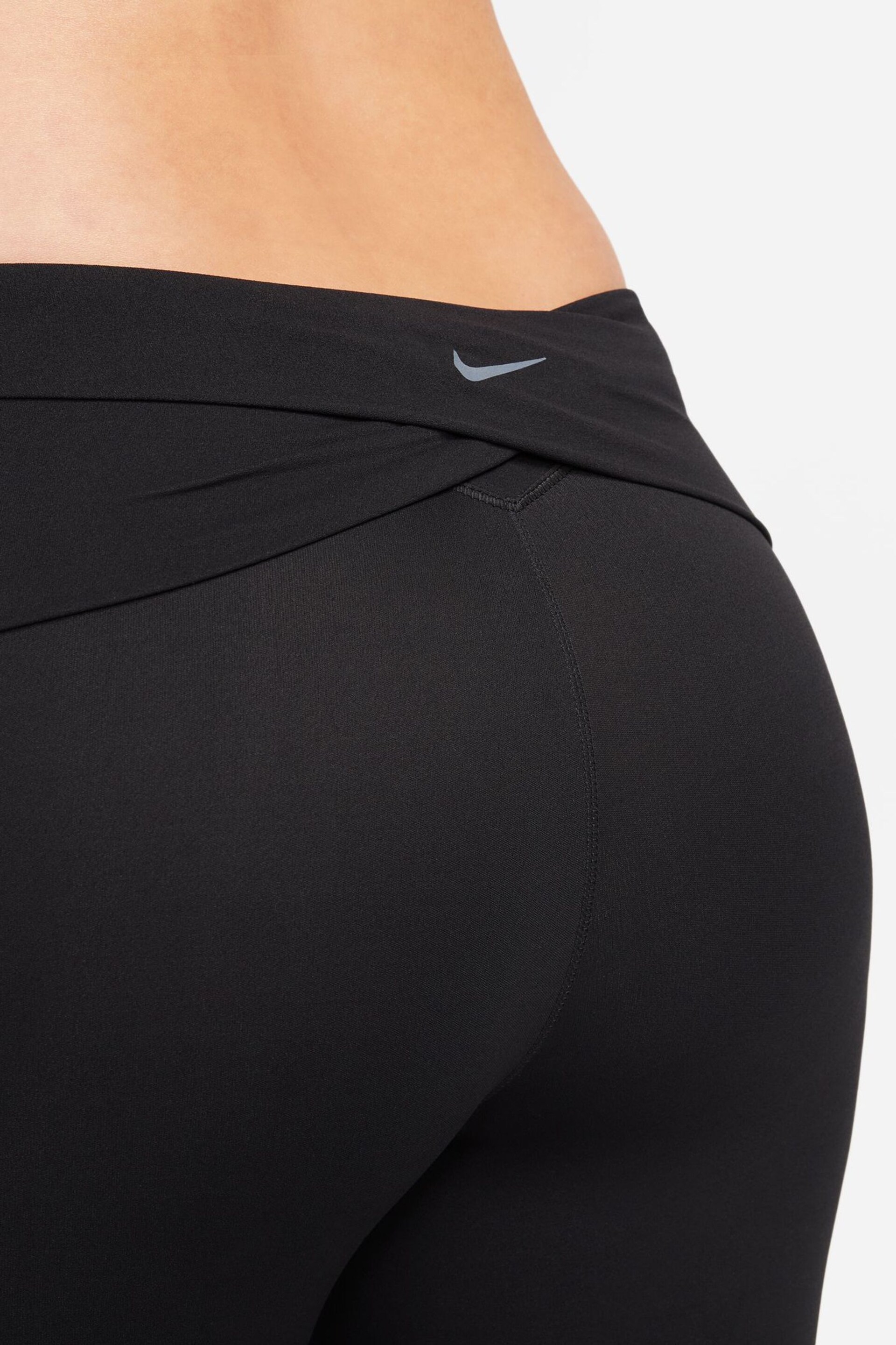 Nike Black Maternity Zenvy High Waisted 7/8 Leggings with Pockets - Image 8 of 9