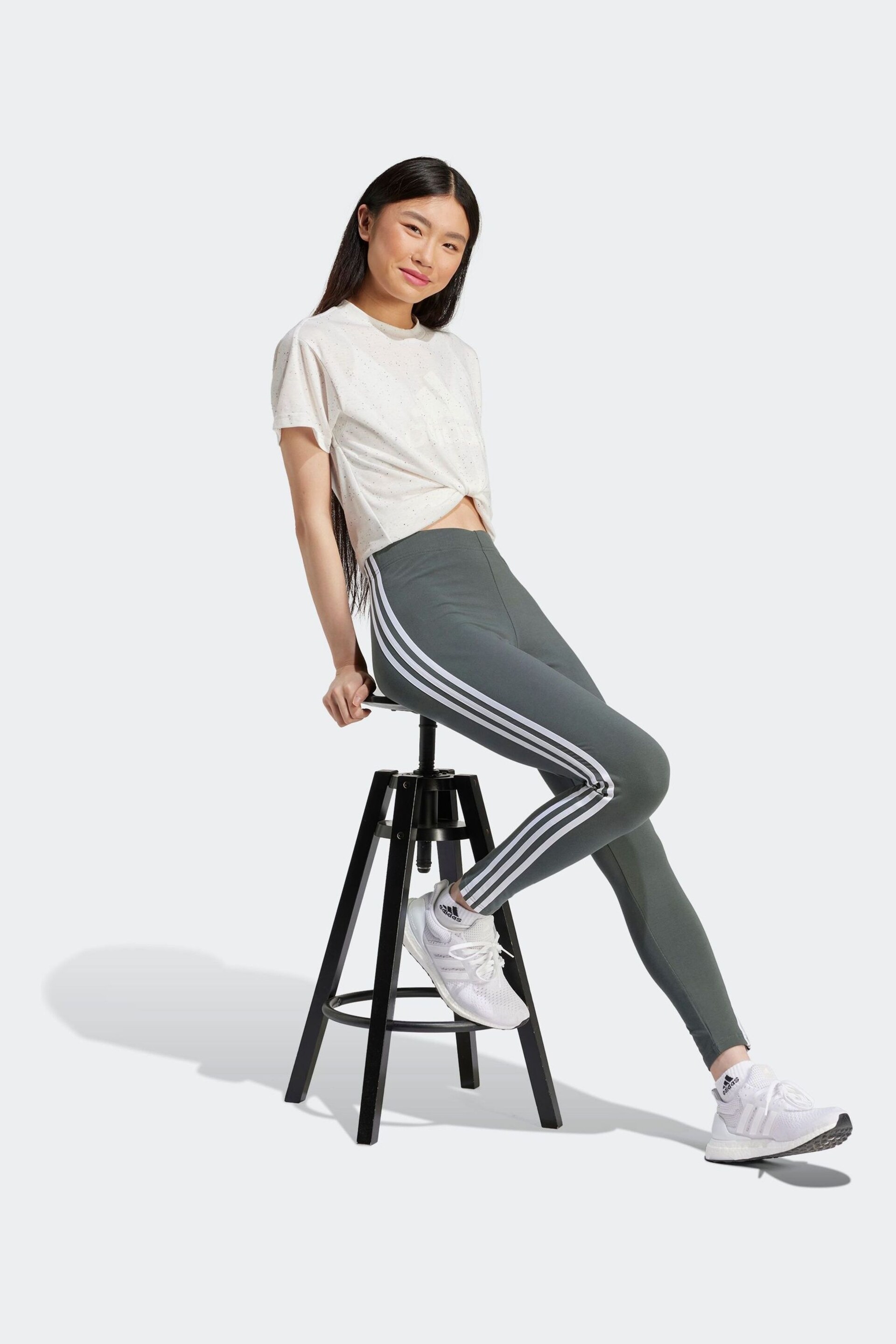 adidas Green Sportswear Future Icons 3-Stripes Leggings - Image 3 of 6