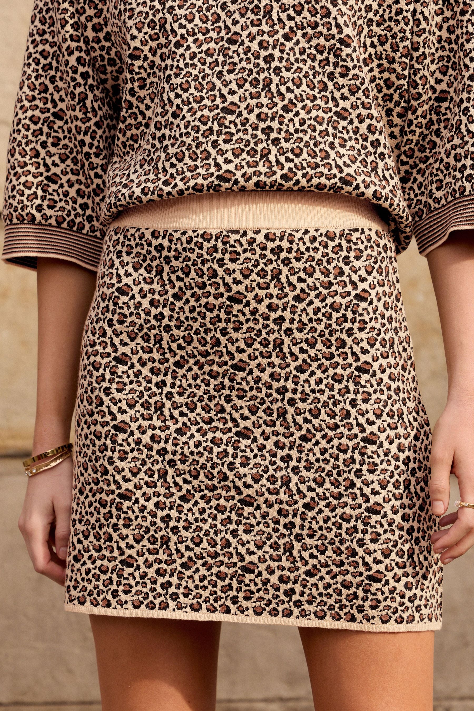 Lipsy leopard print liegenlasse mini skirt