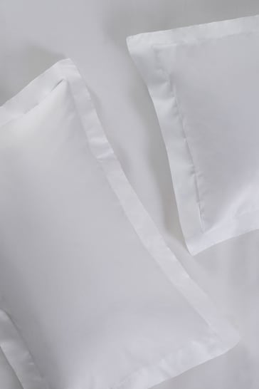 Set of 2 White Easy Care Polycotton Pillowcases