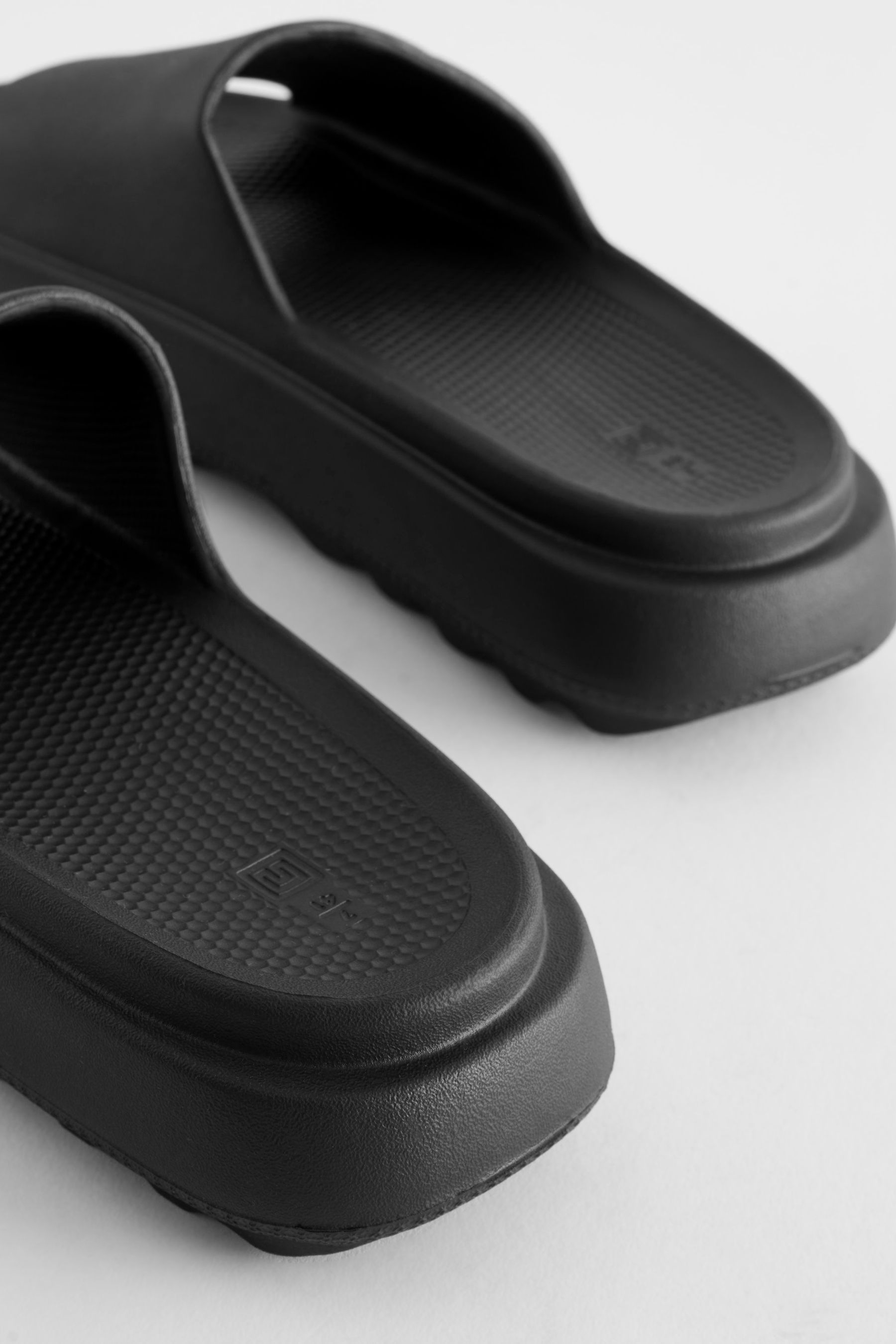 Black Chunky Sliders