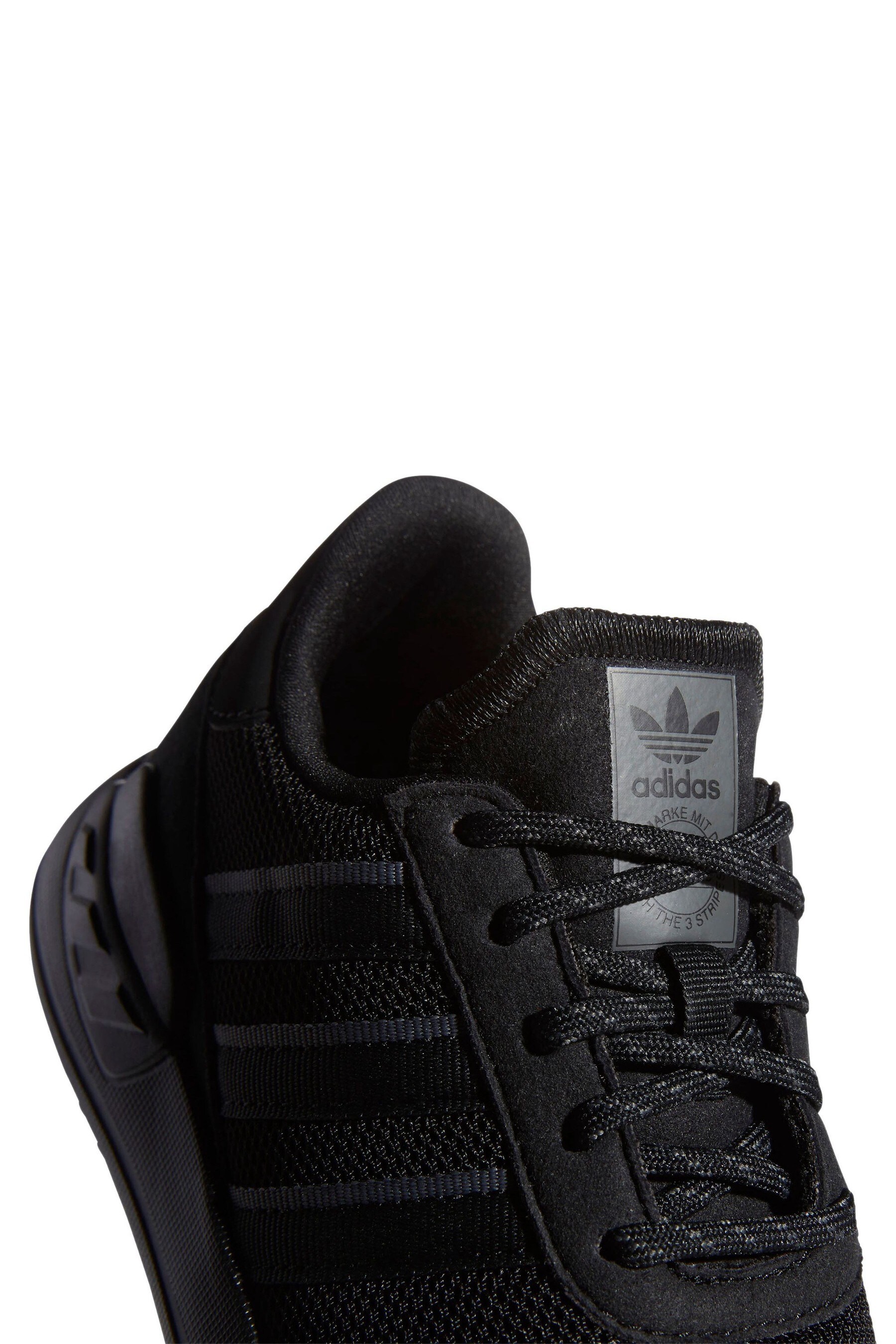 La trainer all black hot sale