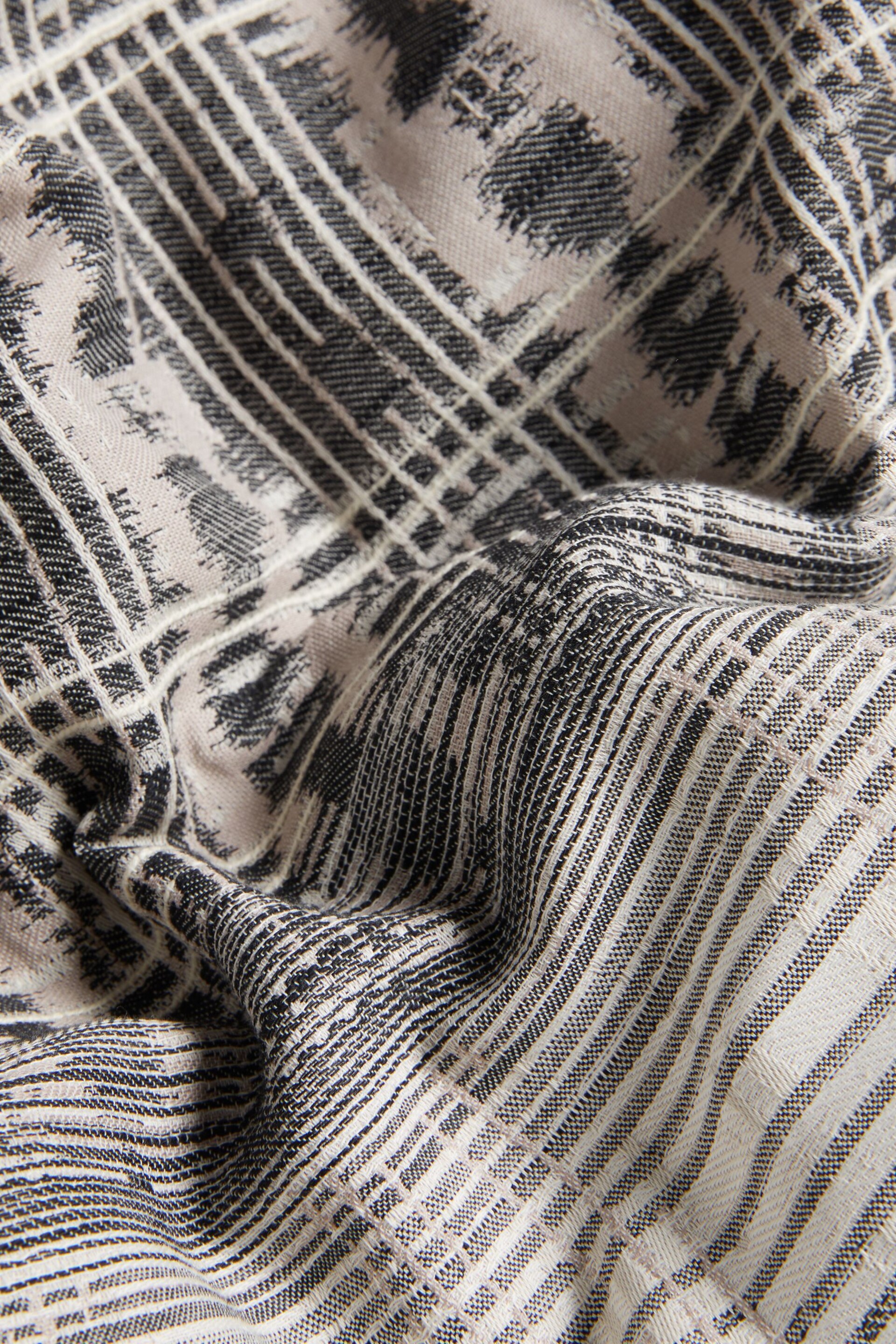 Black/White 100% Cotton Jacquard Ikat Duvet Cover And Pillowcase Set - Image 3 of 3