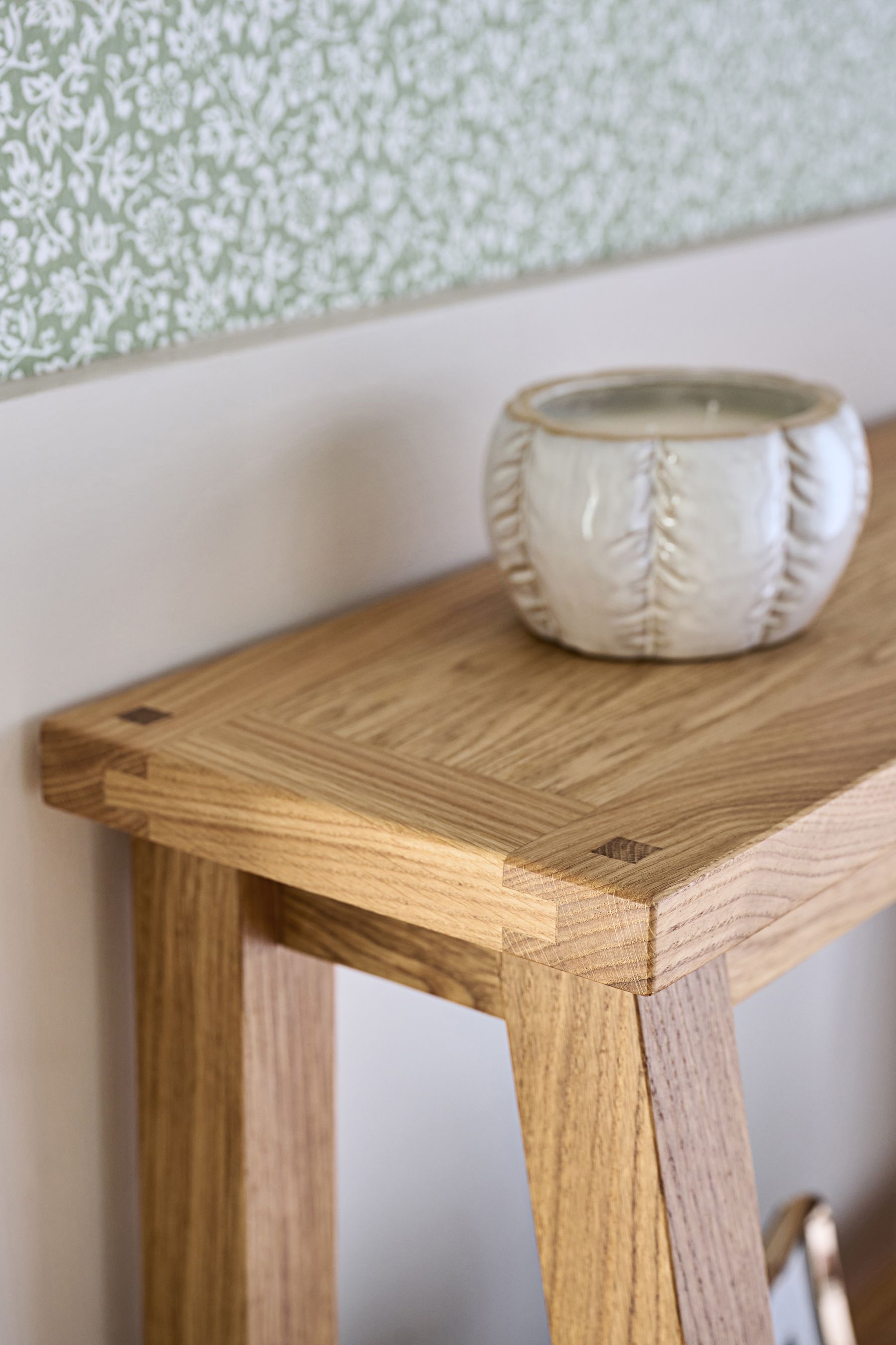 Ladder hotsell storage shelf
