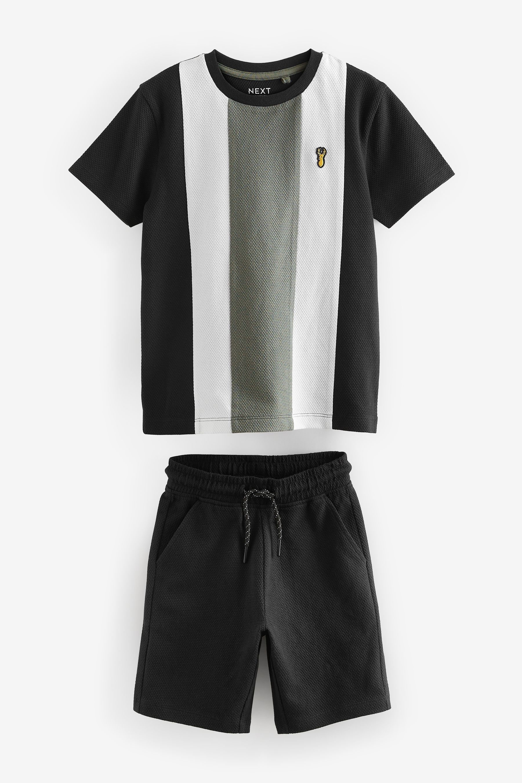 Black t shirt white shorts store