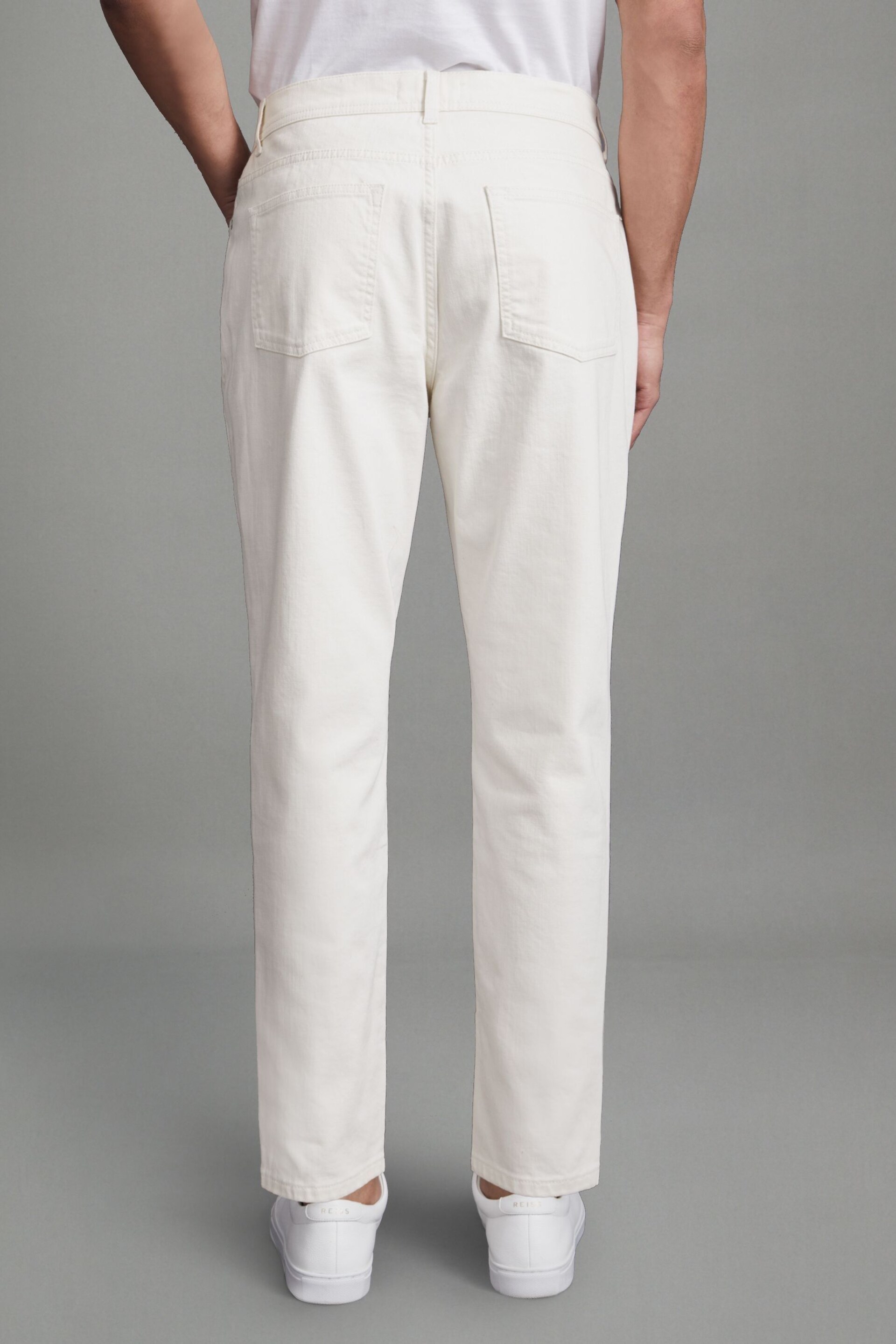 Reiss Ecru Santorini R Relaxed Tapered Jeans - Image 5 of 5