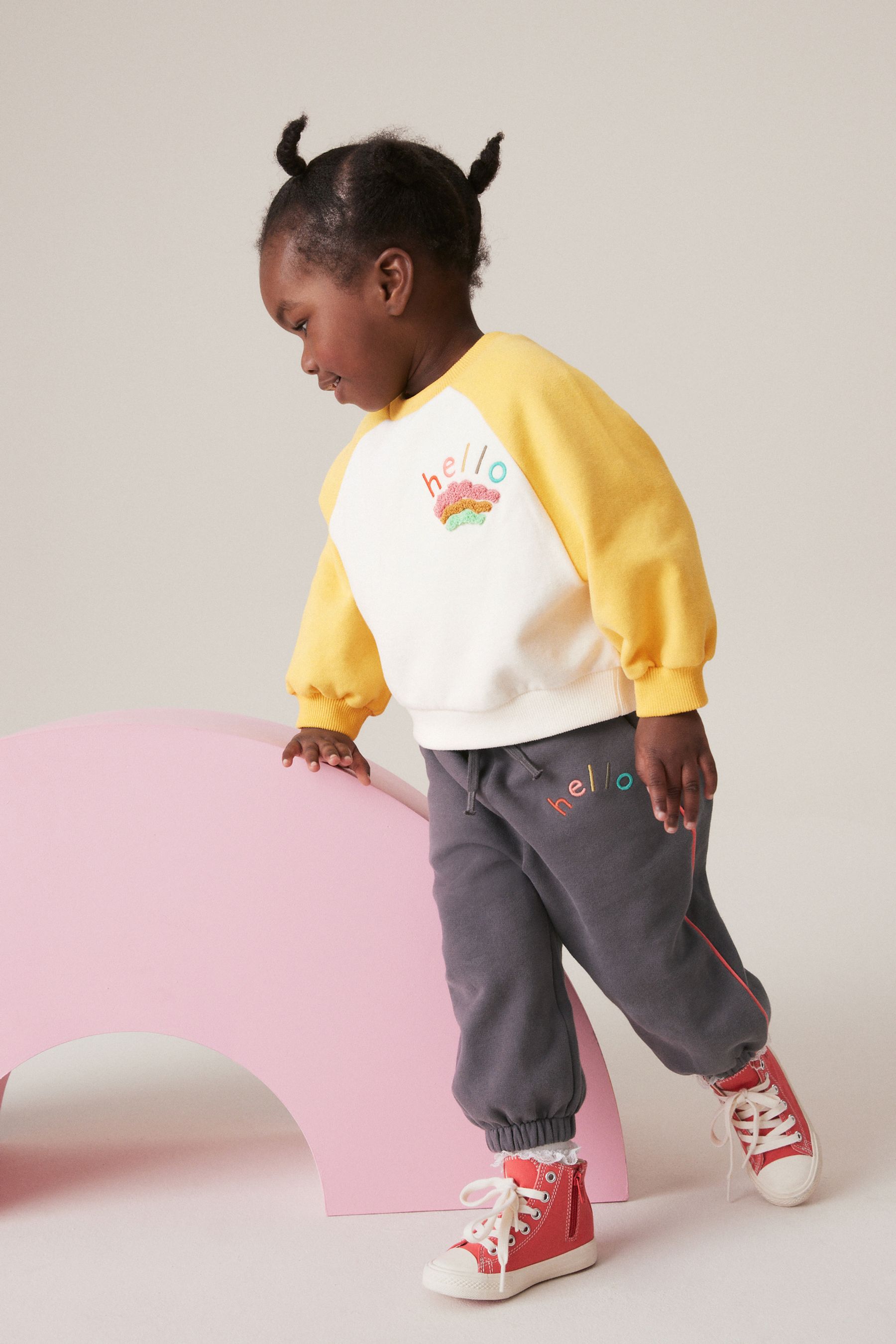 Yellow sweatshirt and sweatpants top
