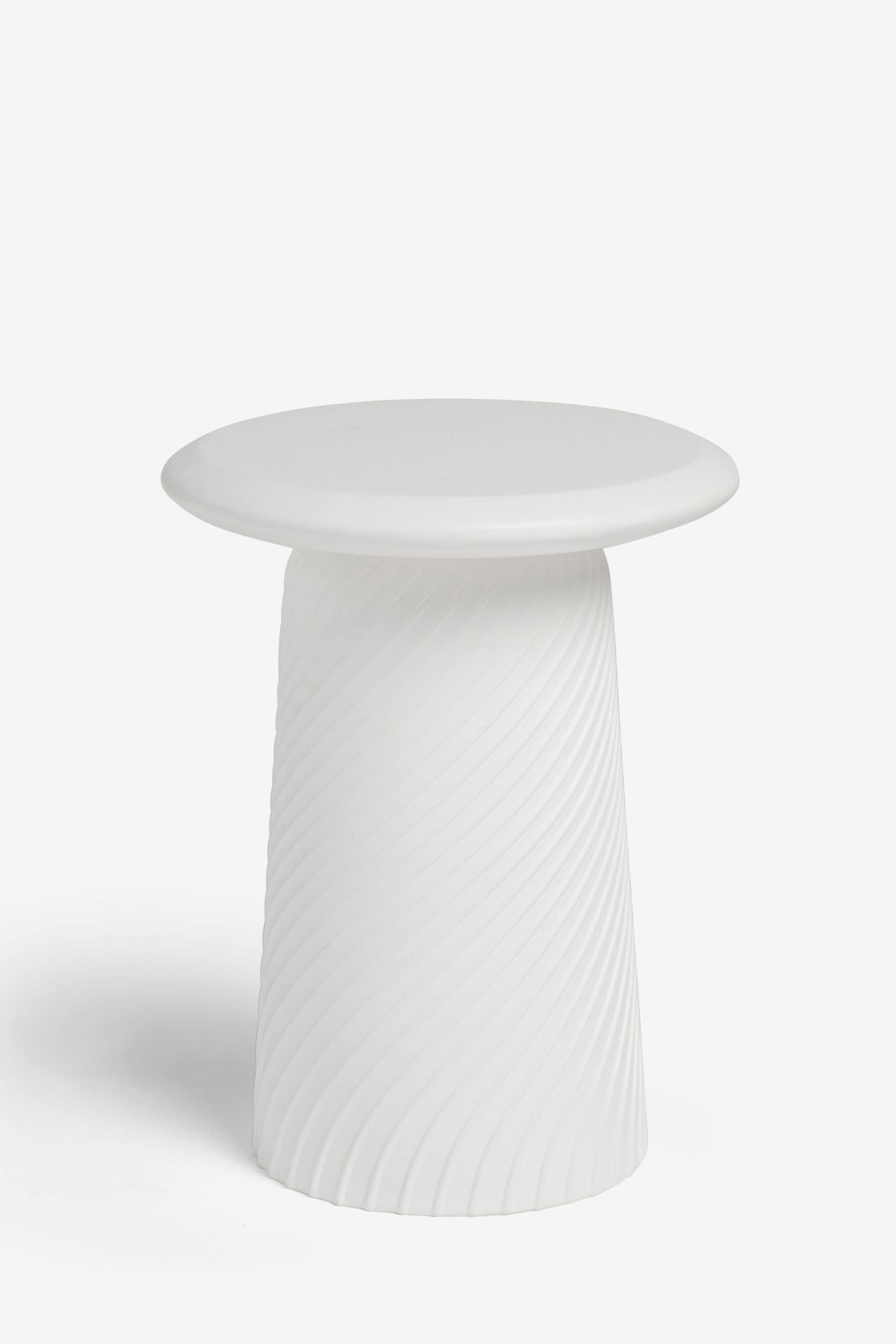 White resin outdoor on sale coffee table