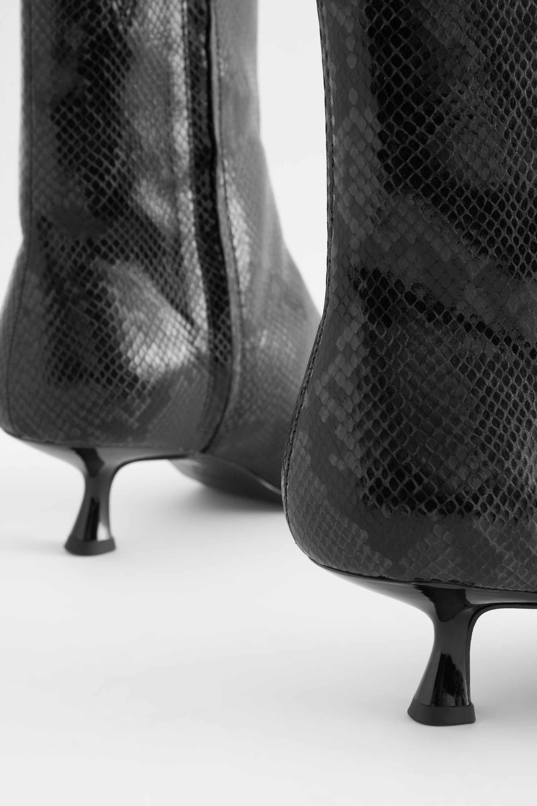 Snake effect ankle boots online
