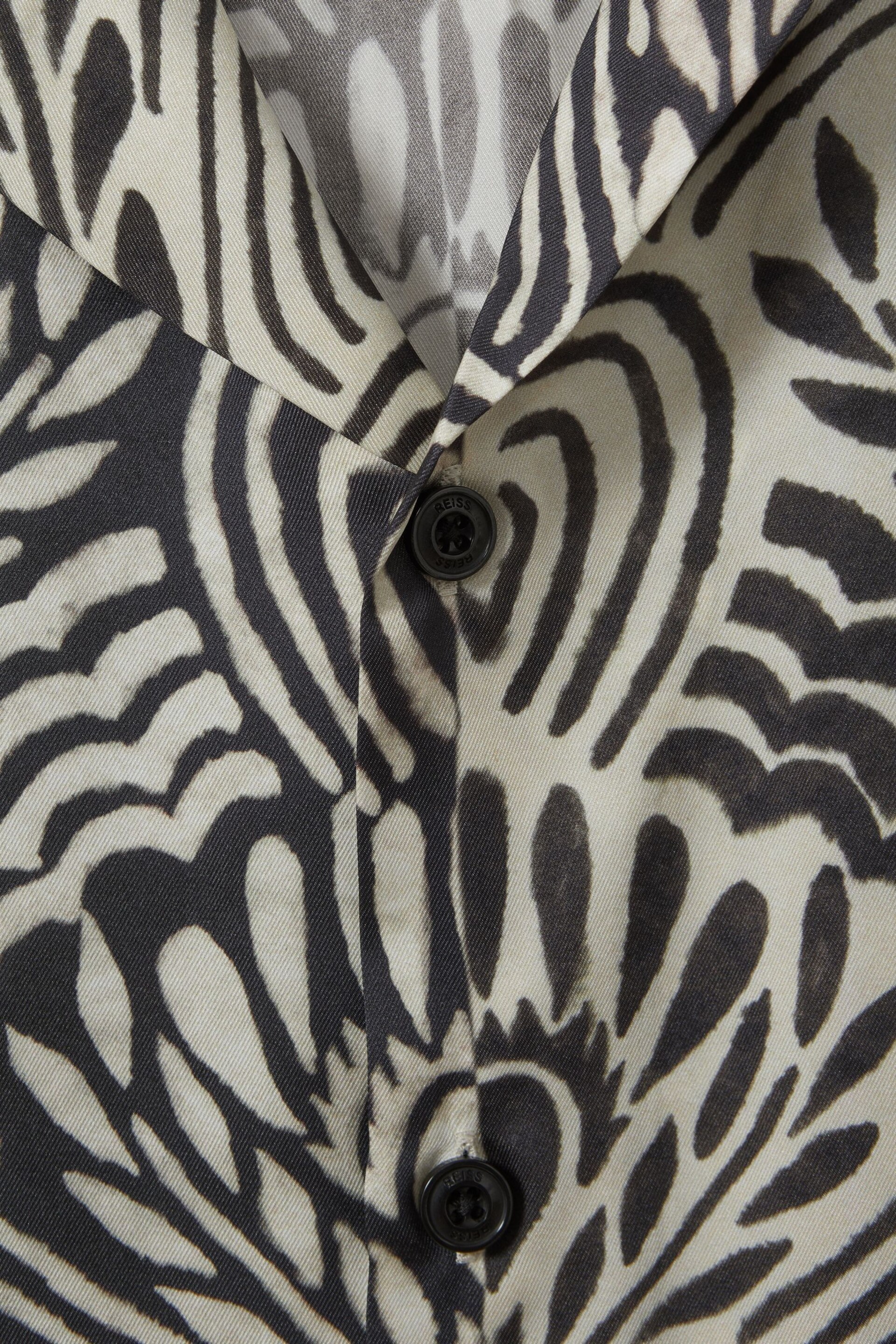 Reiss White/Black Levesi Abstract Print Cuban Collar Shirt - Image 5 of 5