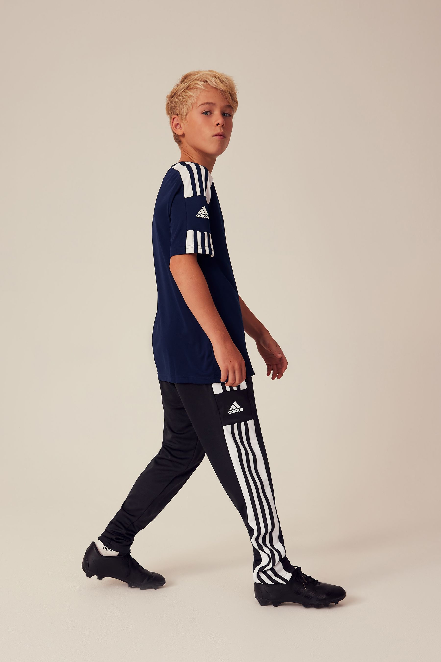 Black adidas deals joggers junior