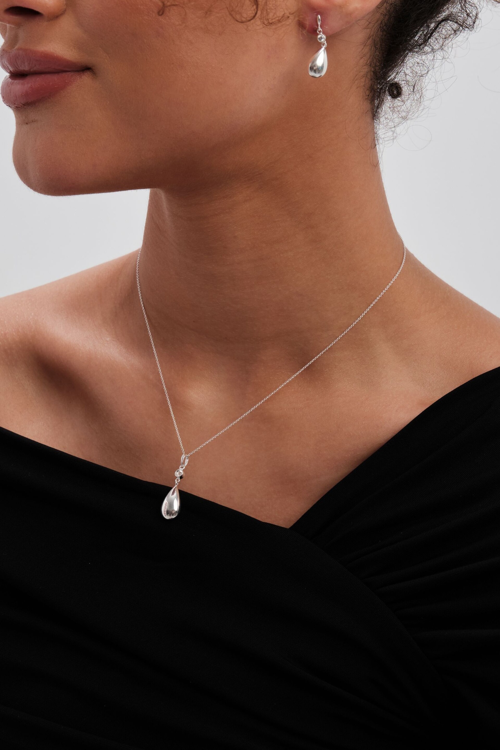 Simply Silver Silver Besel Polished Drop Pendant Necklace - Image 2 of 3