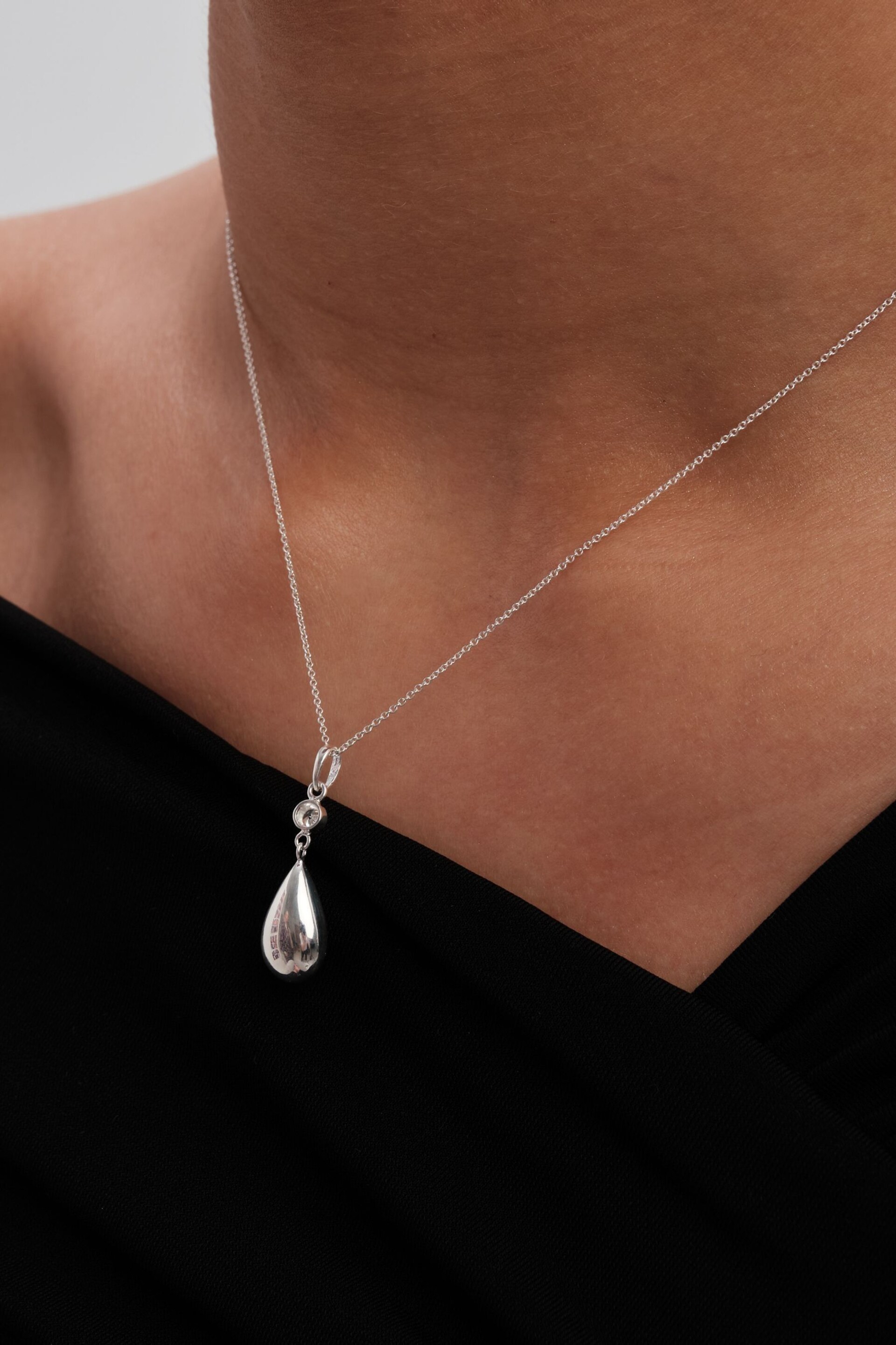 Simply Silver Silver Besel Polished Drop Pendant Necklace - Image 3 of 3