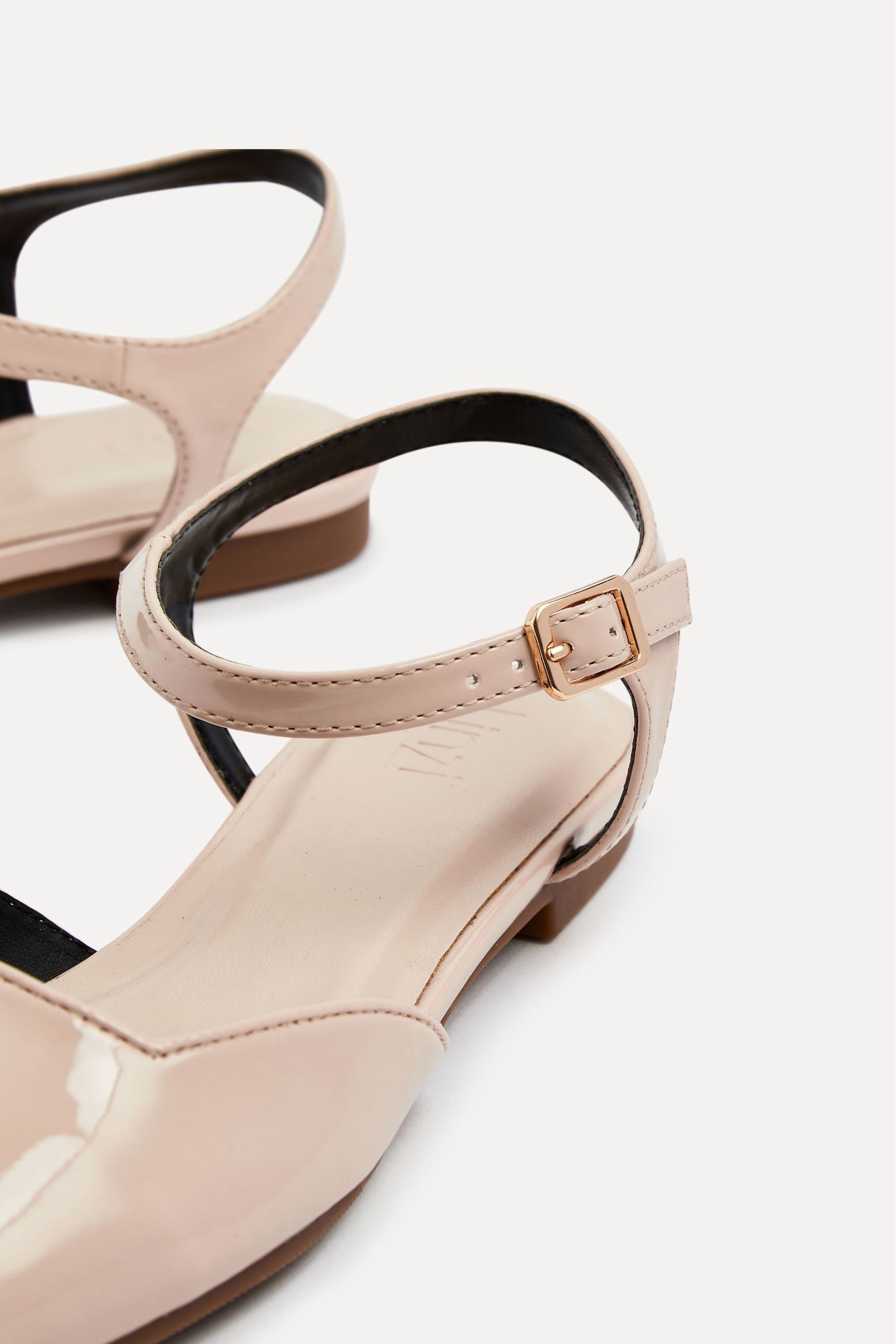Square toe ballet flats with ankle strap 2025