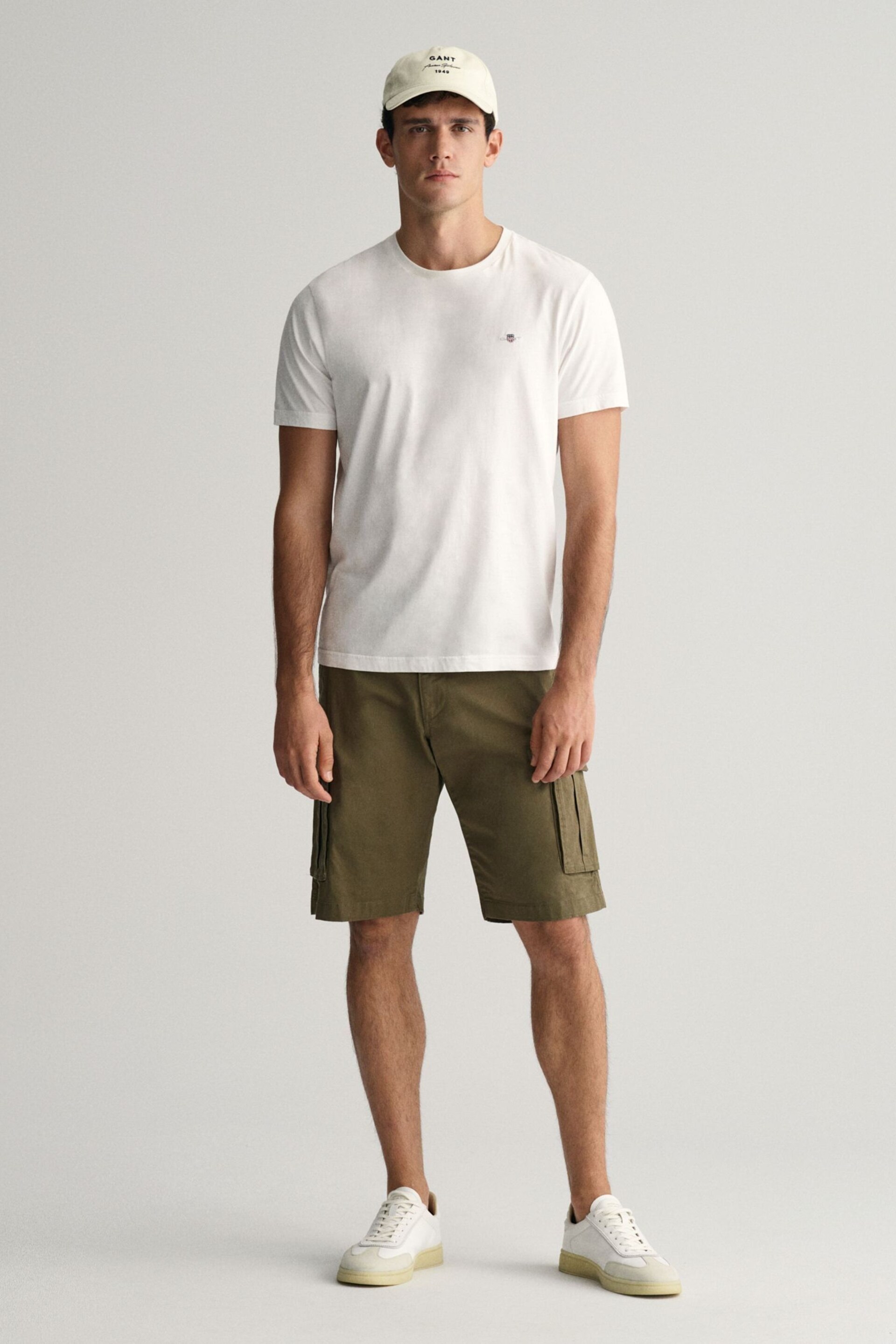 GANT Green Relaxed Twill Cargo Shorts - Image 1 of 9
