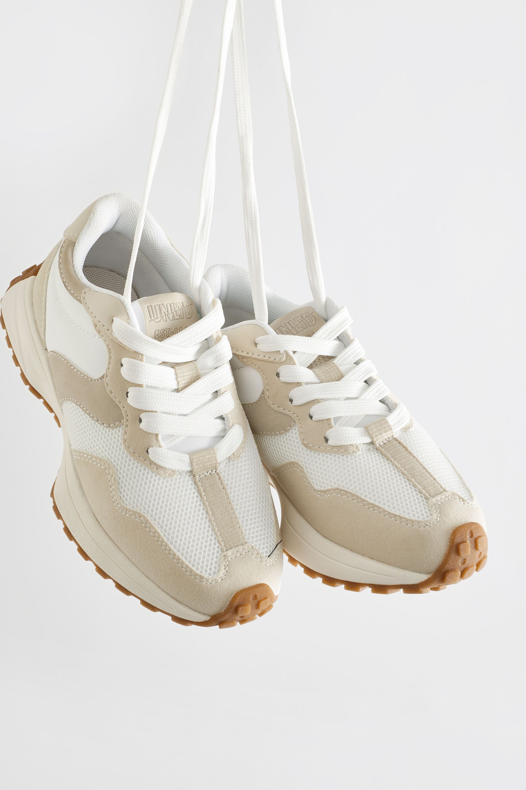 New balance white chunky trainers discount