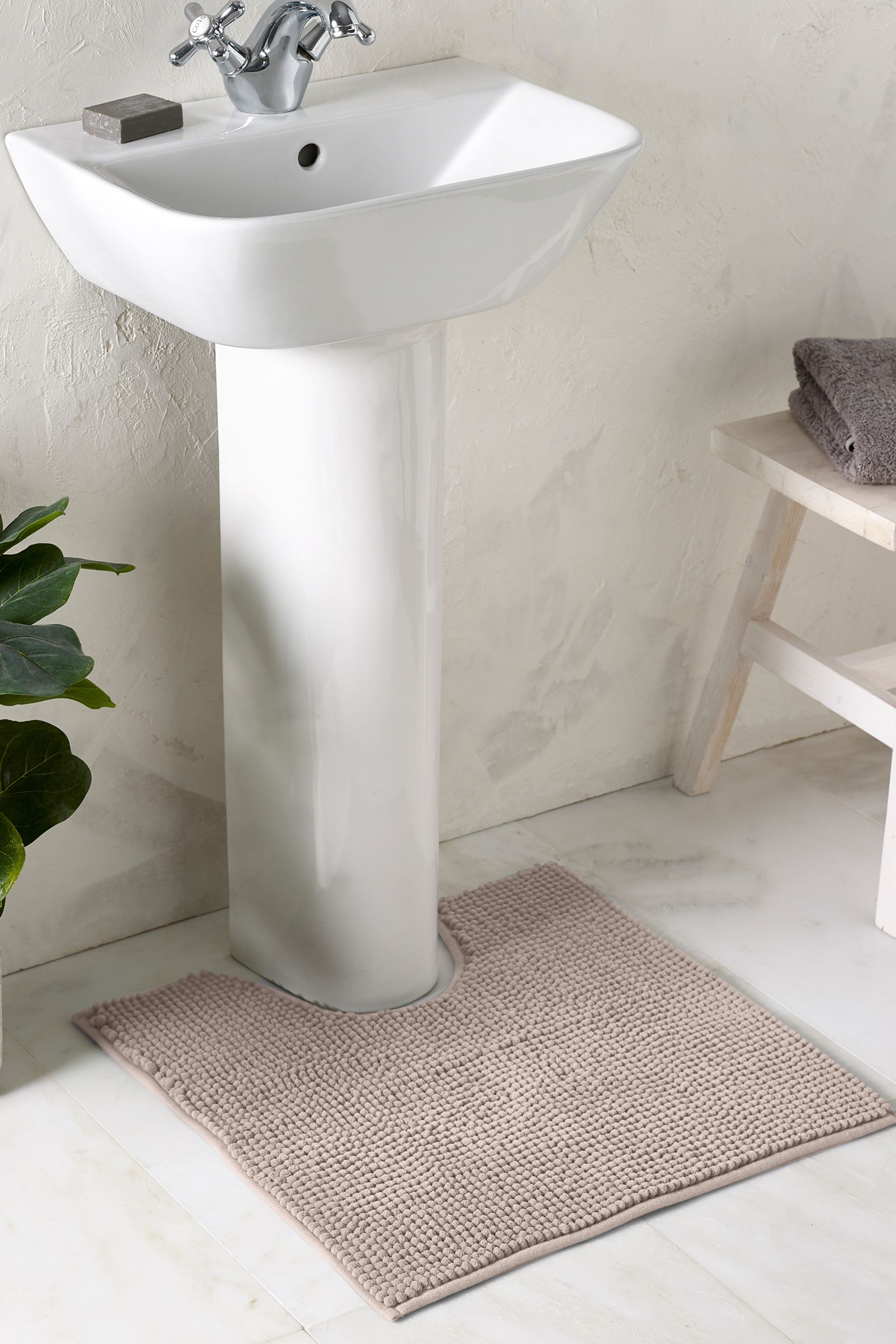 Brown pedestal clearance
