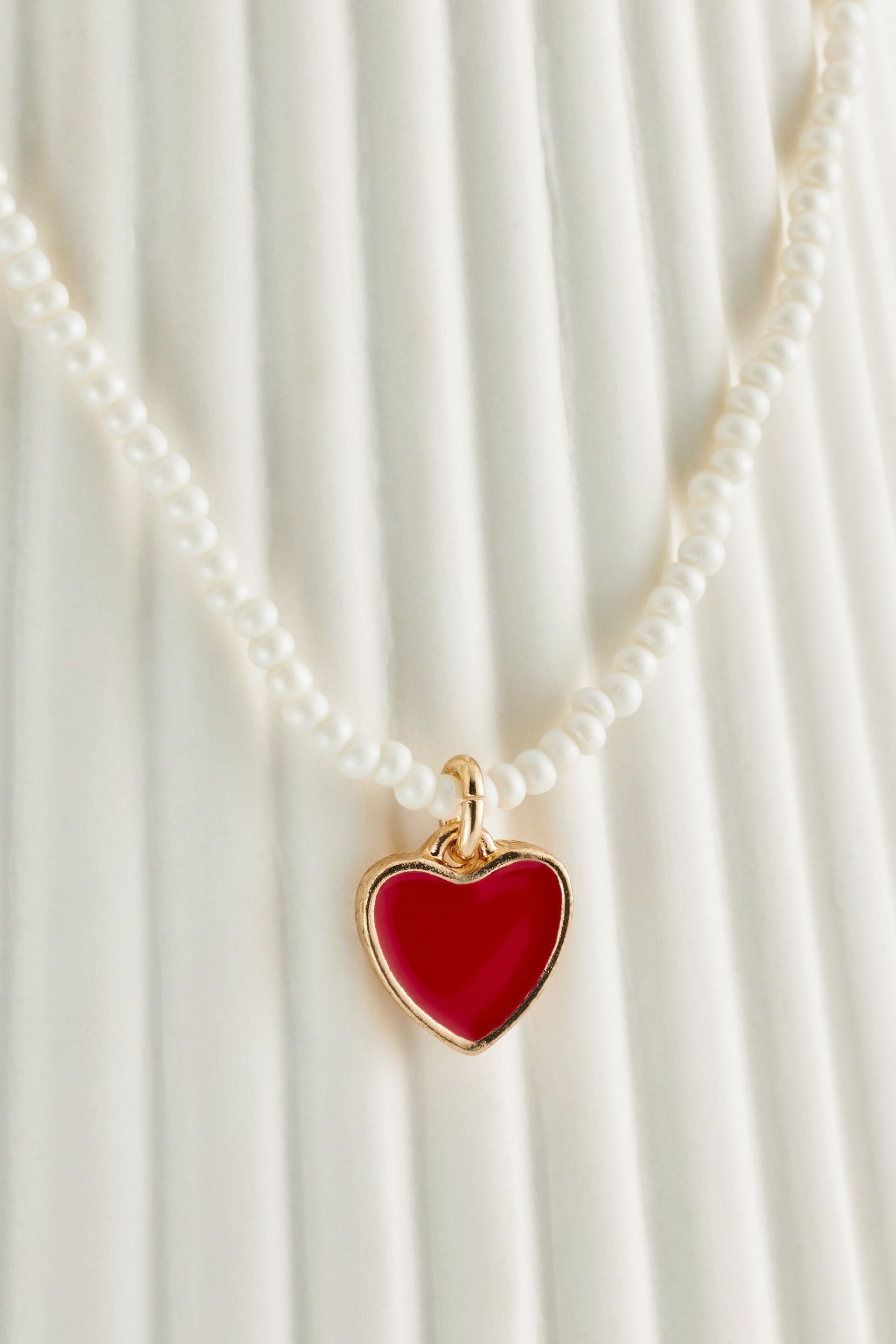 Red Heart Pearl Short Necklace - Image 5 of 5