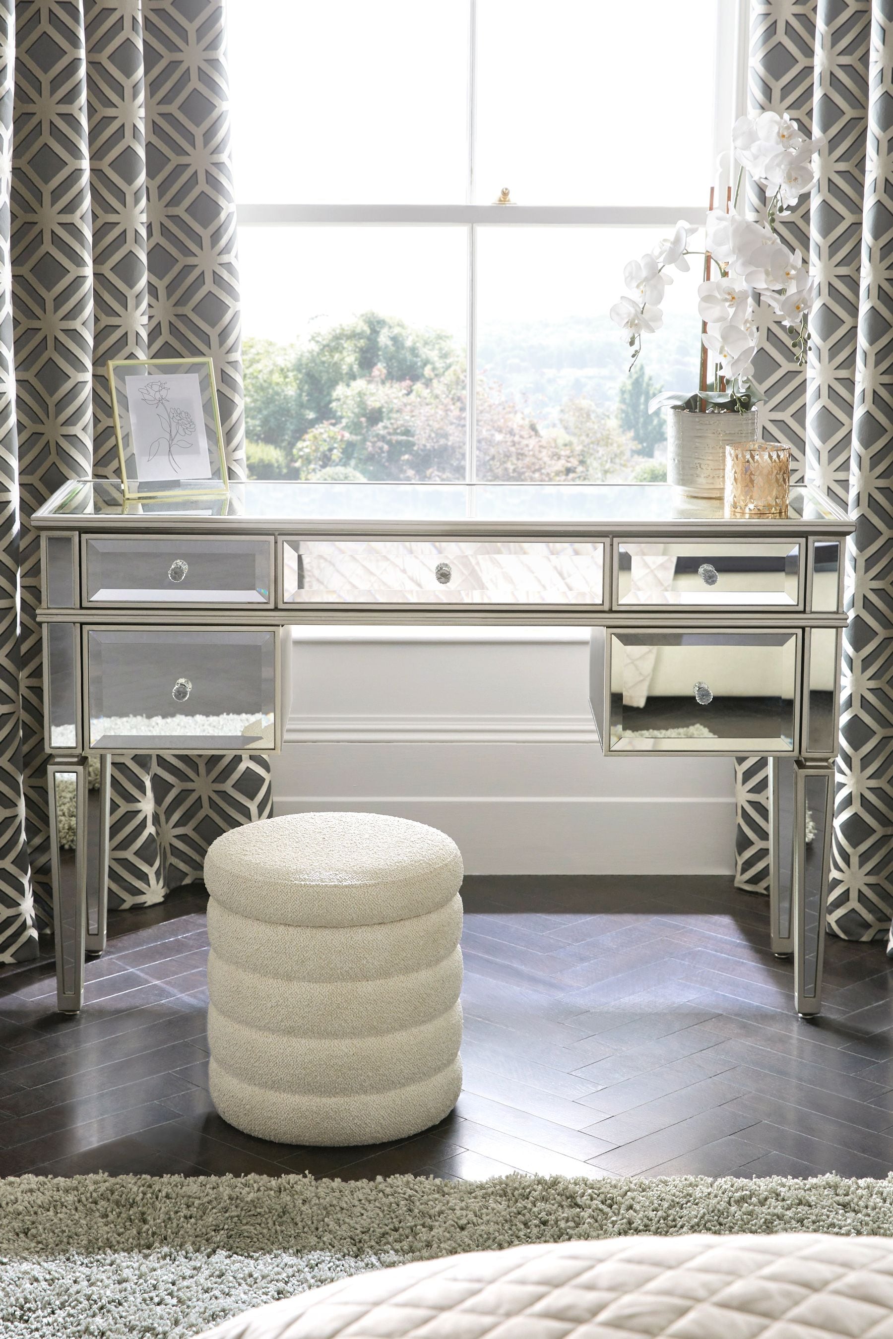 Mirrored dressing table next store