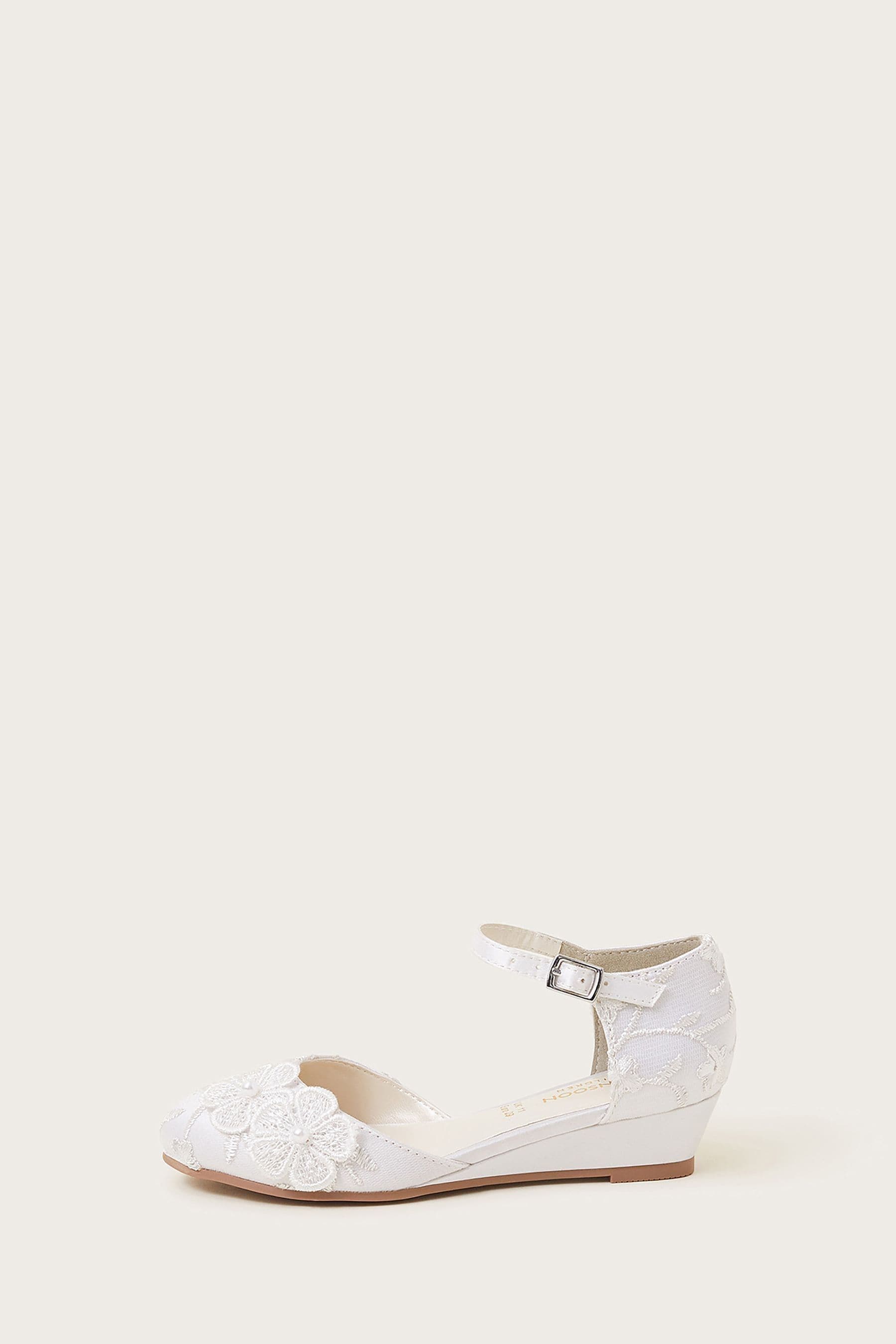 White flower wedges best sale