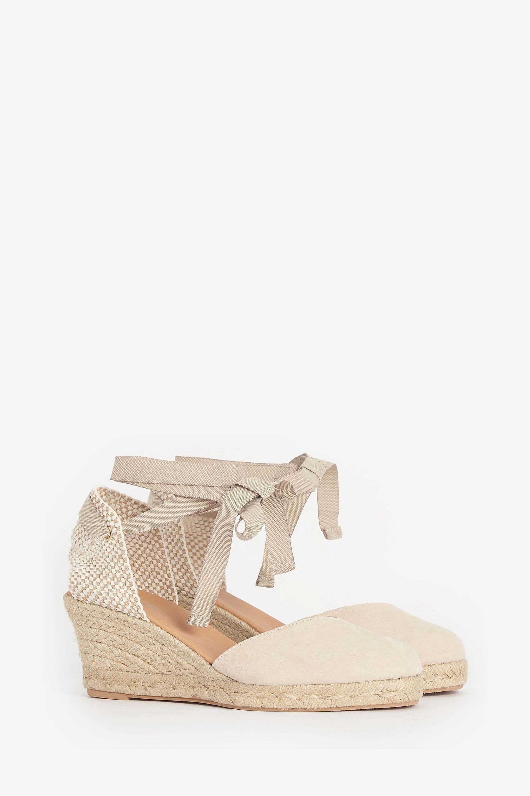 Beige sandal wedge top