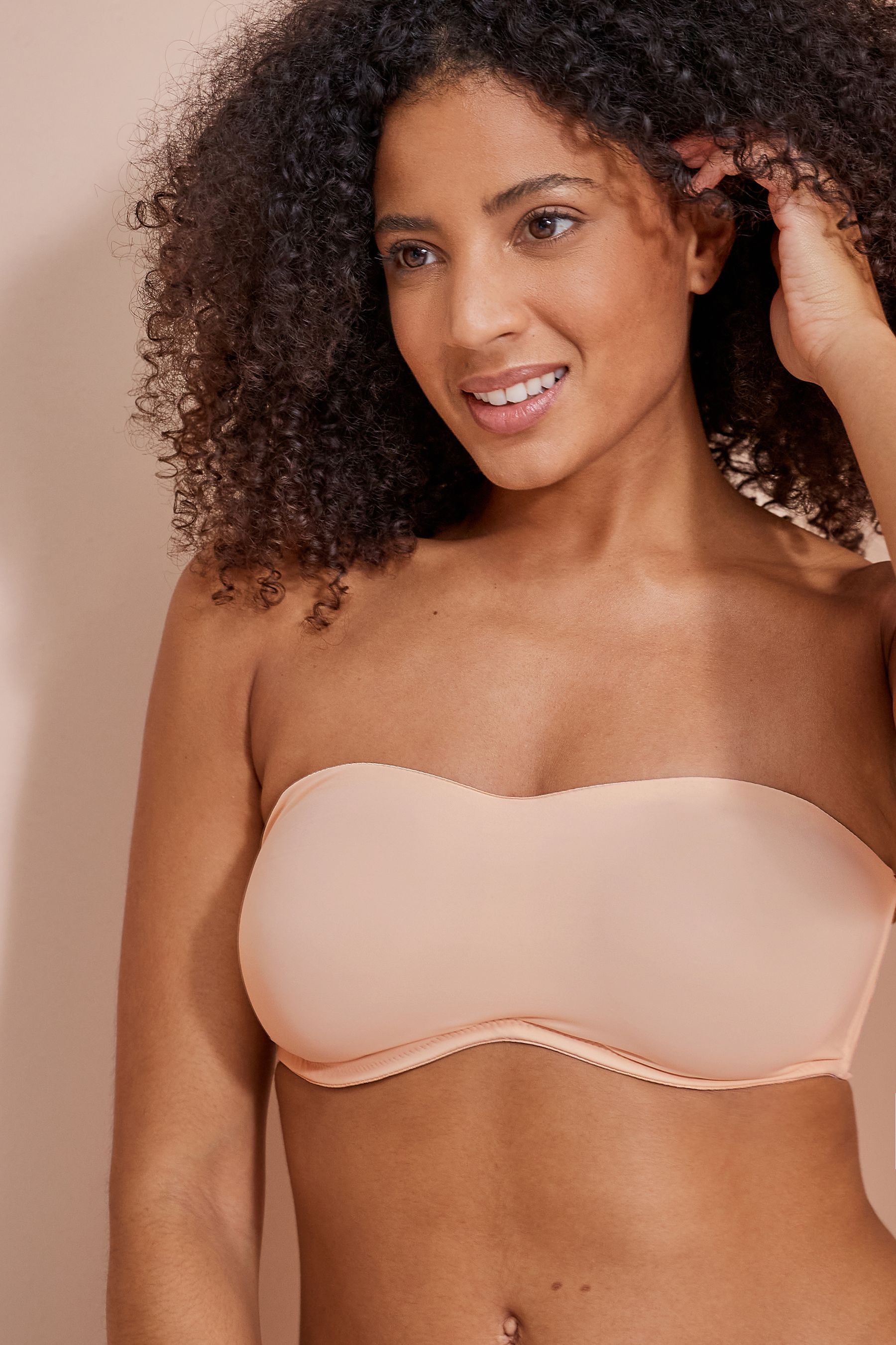 Buy Nude Sujetador palabra de honor reductor sin tirantes ni relleno en copas DD from Next Spain