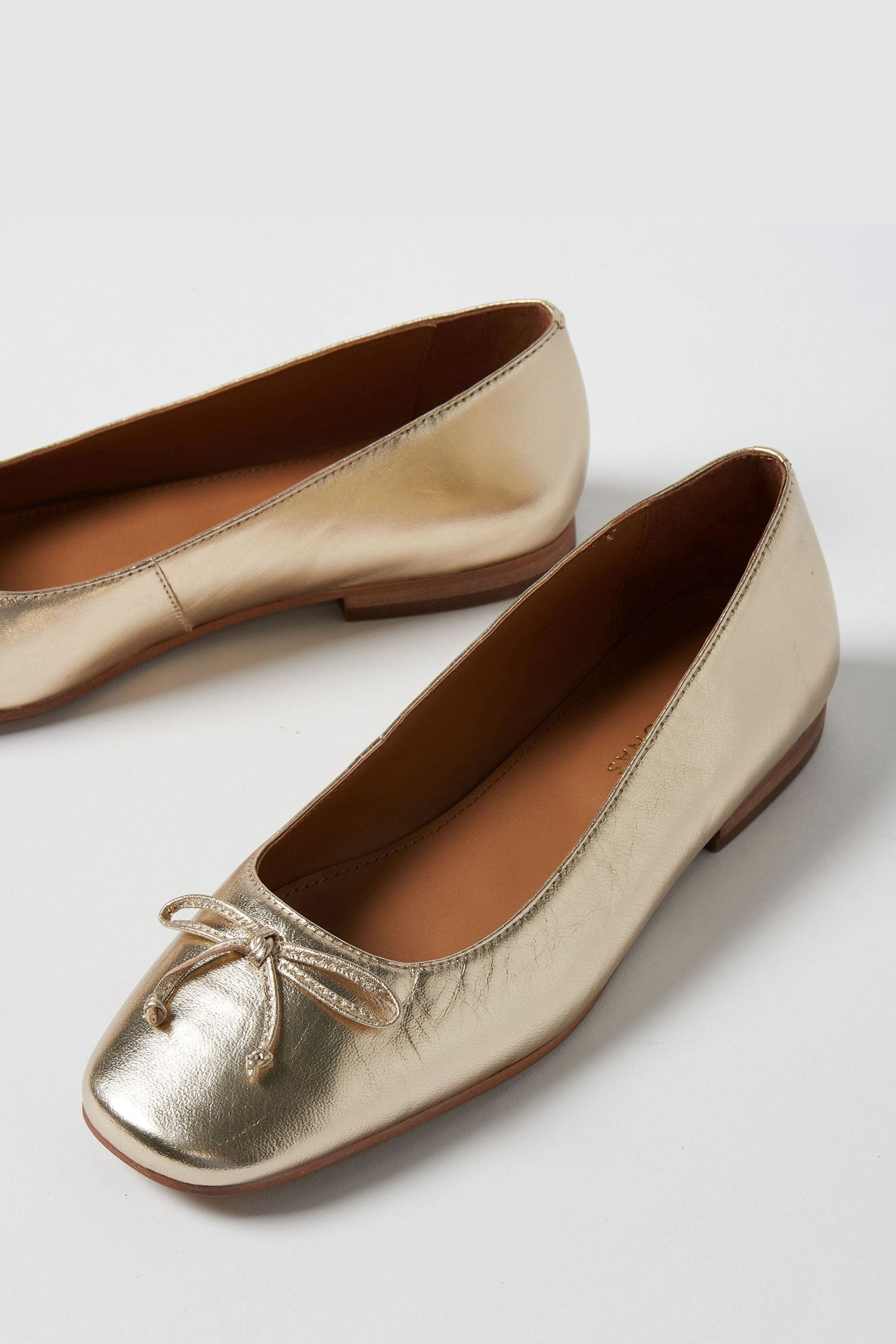 Gold metallic sale flat shoes