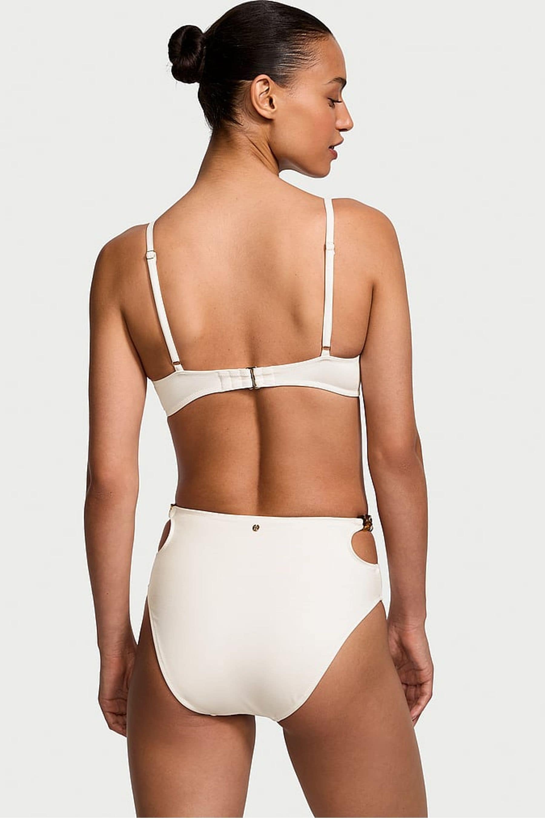 White chain bikini 2025
