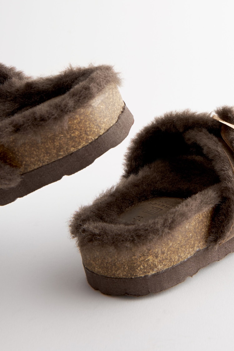 بني - Forever Comfort® Faux Fur Double Strap Footbed Sandals - صورة 8 من 8