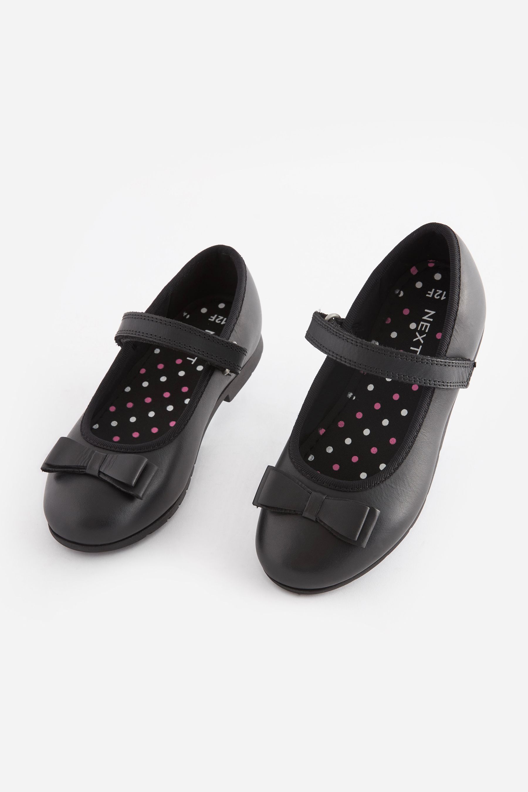 Black shoes with a bow new arrivals